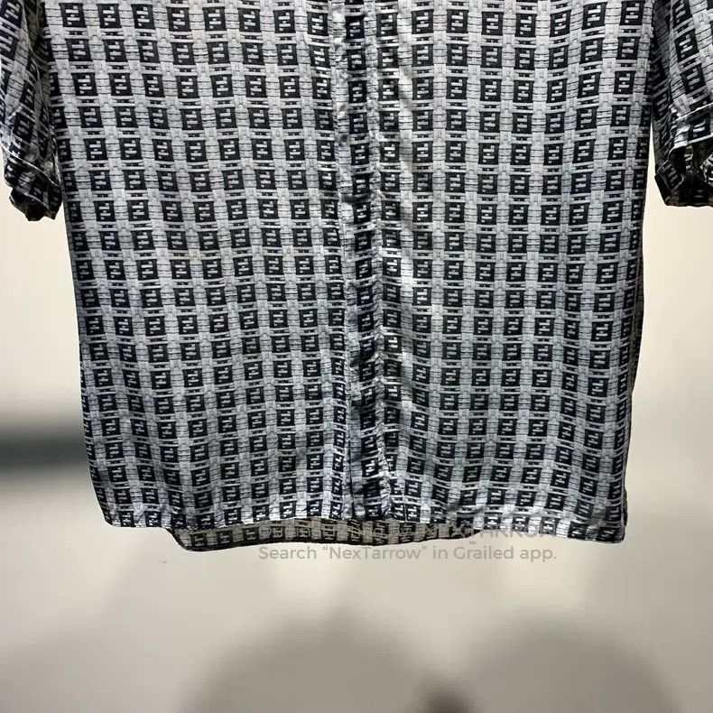 Fendi Fendi size 39 Letter Printed Pattern Short Sleeve Shirt Size US XXS / EU 40 - 6 Thumbnail