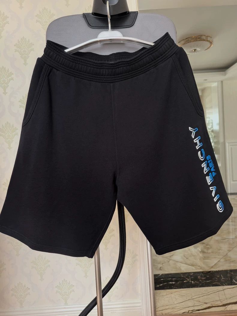 Givenchy Size LBlack Shorts Size L 2506-Nextarrow
