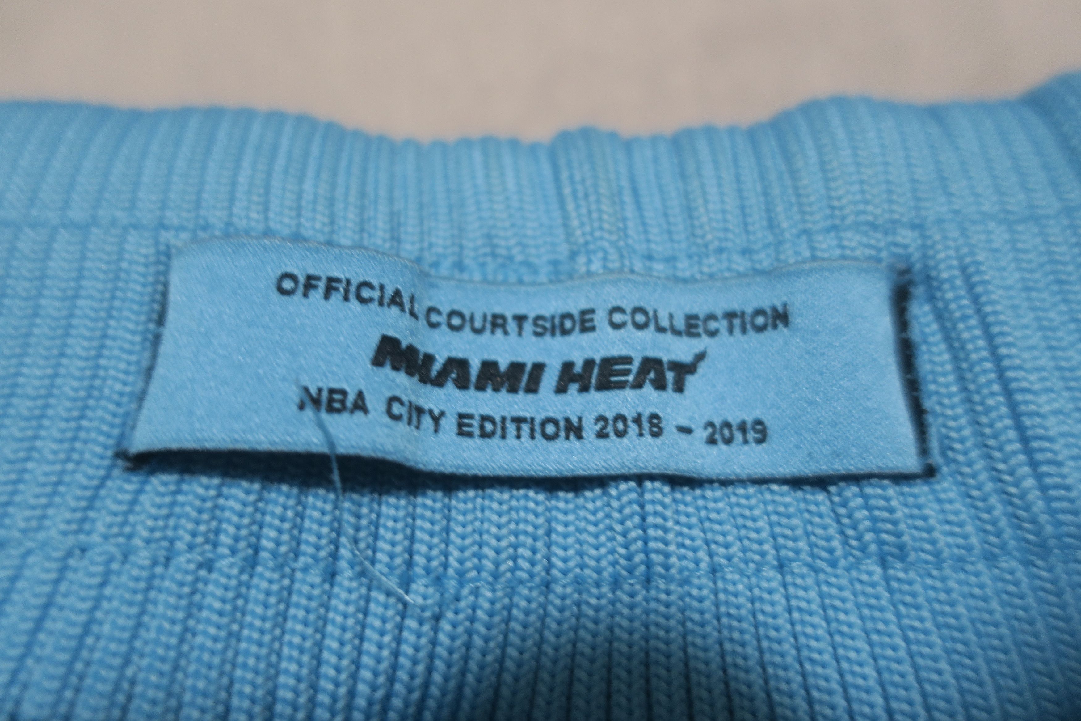 Nike Miami Heat Courtside Collection 2018-19 Shorts Size M Size US 26 / EU 42 - 3 Thumbnail