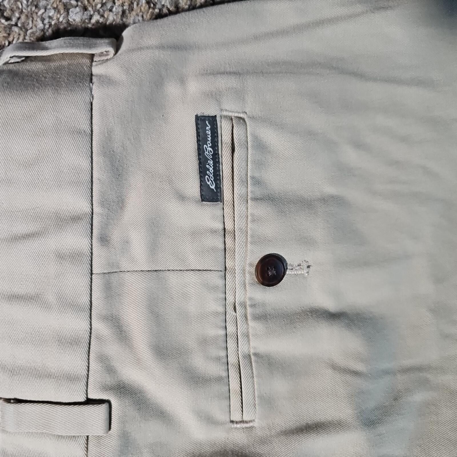 Eddie Bauer Eddie Bauer Wrinkle Free Relaxed Fit 34 Light Khakis Size US 34 / EU 50 - 8 Thumbnail