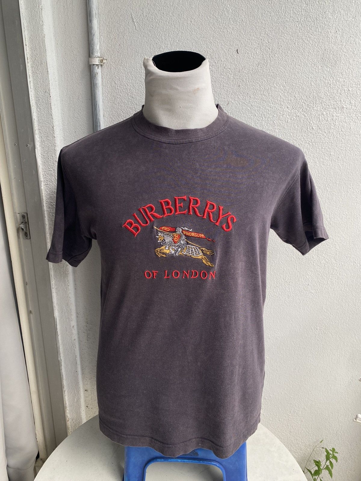 Burberry Vintage Burberry Embroided Logo 90s Tshirt Size US S / EU 44-46 / 1 - 1 Thumbnail