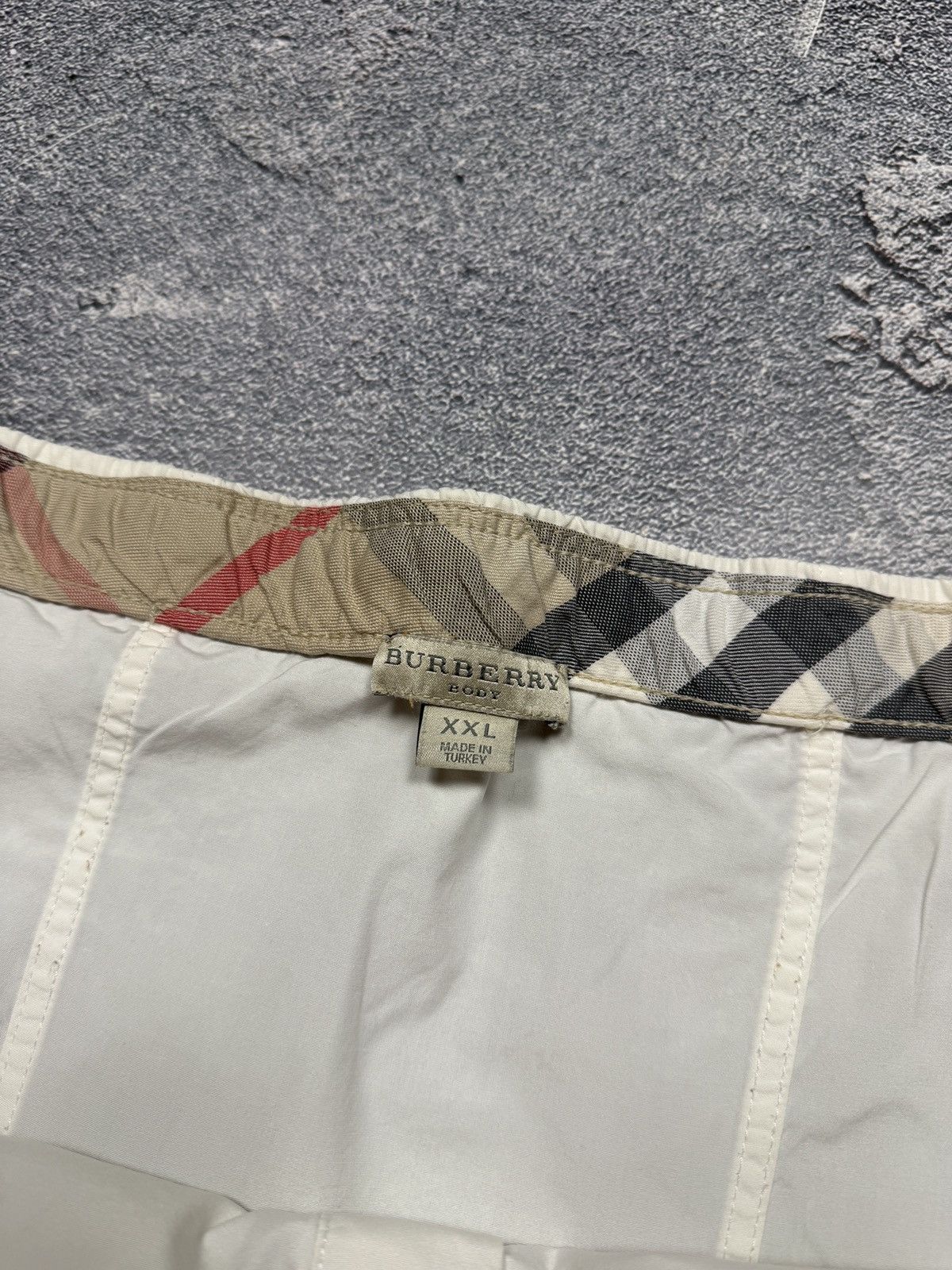 Burberry × Vintage Burberry Swim Shorts Size US 38 / EU 54 - 7 Thumbnail