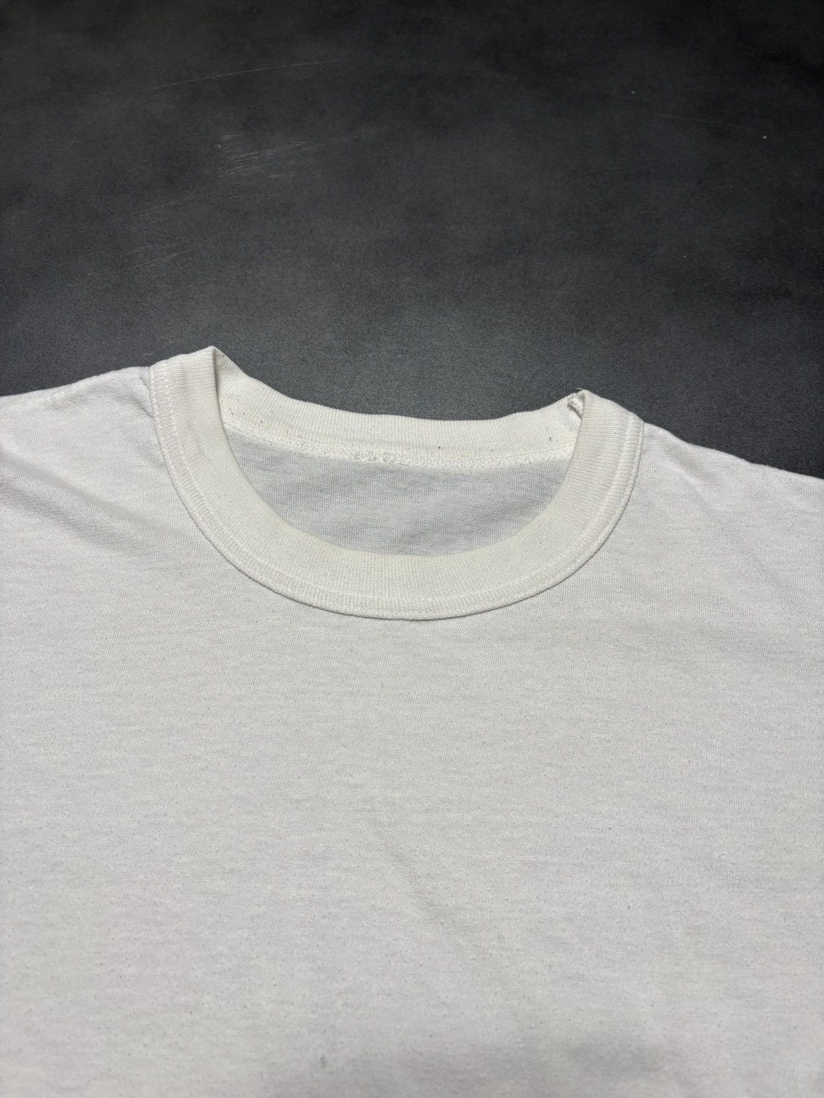 Vintage Vintage Blank Tee White T-Shirt 1970s 1980s Tubular Base Lay Size US S / EU 44-46 / 1 - 3 Thumbnail