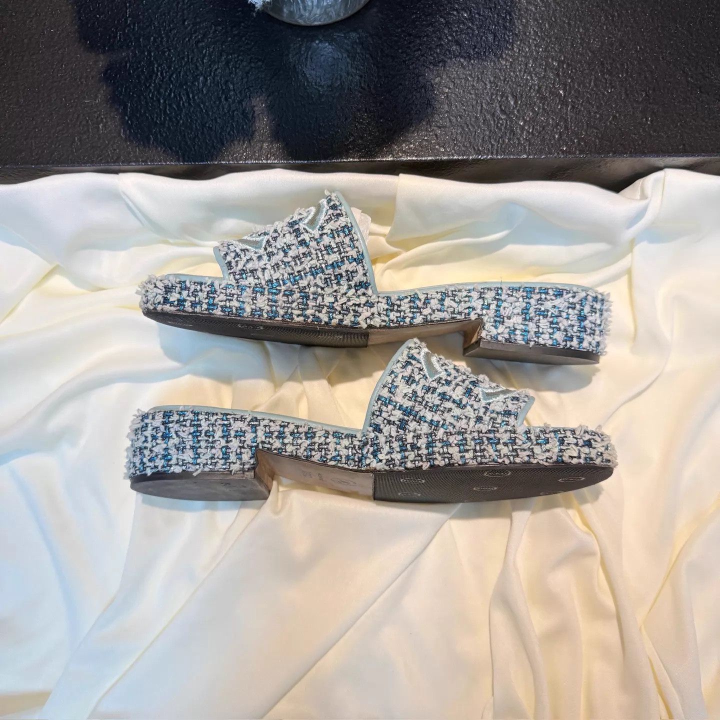 Chanel CHANEL Women's Tweed CC Slides 36.5 EU 99 New Size US 6 / IT 36 - 4 Thumbnail