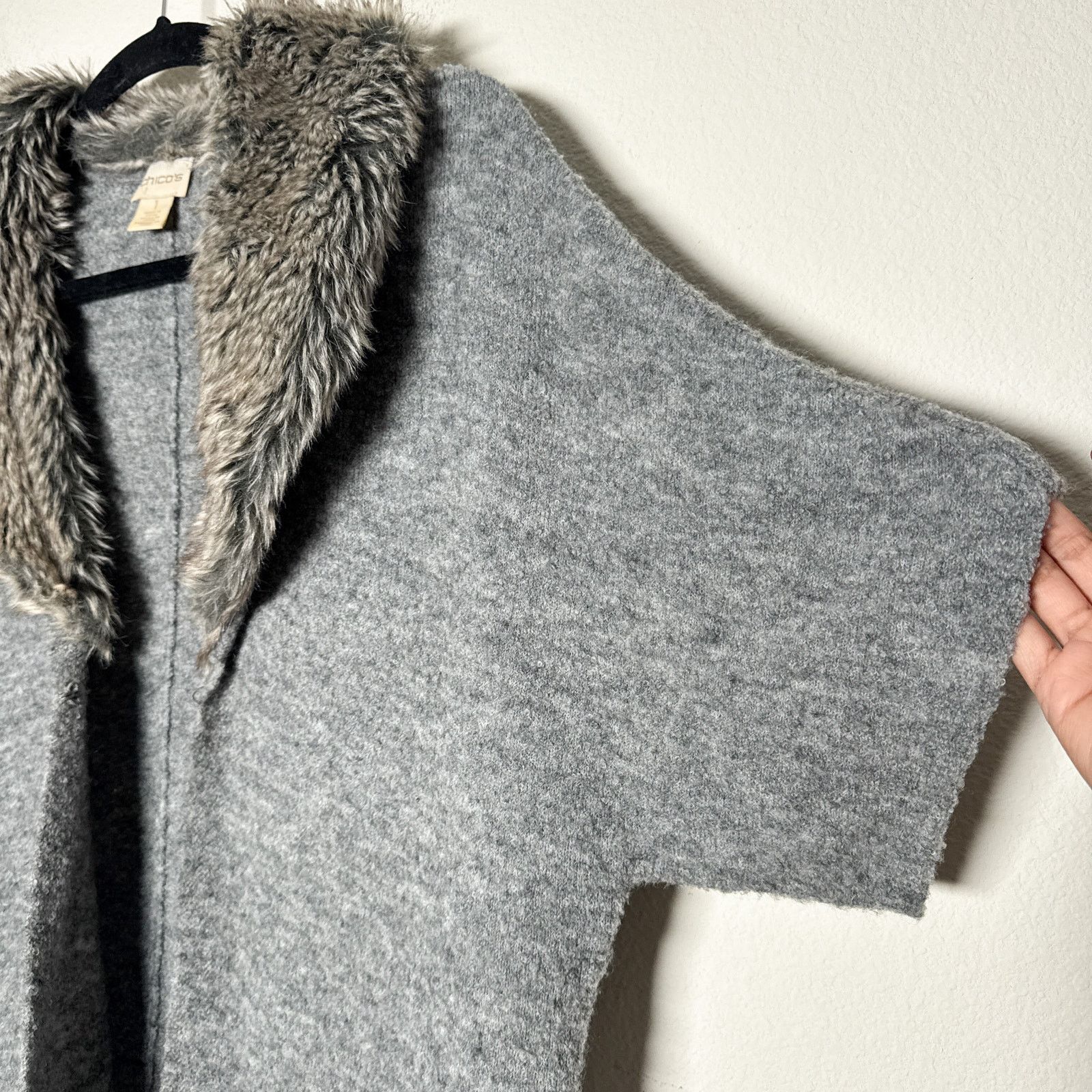 Chicos Chico’s Lillian Faux Fur Collar Cardigan Sweater Gray Wool Size M / US 6-8 / IT 42-44 - 6 Thumbnail