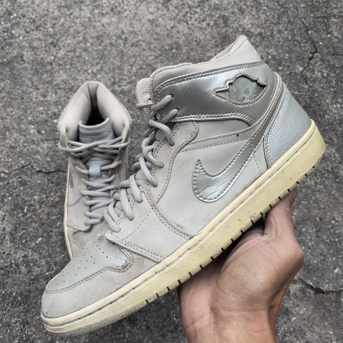 Jordan Brand × Nike × Vintage 2001 Jordan 1 OG Nuetral Grey Size US 10.5 / EU 43-44 - 4 Thumbnail