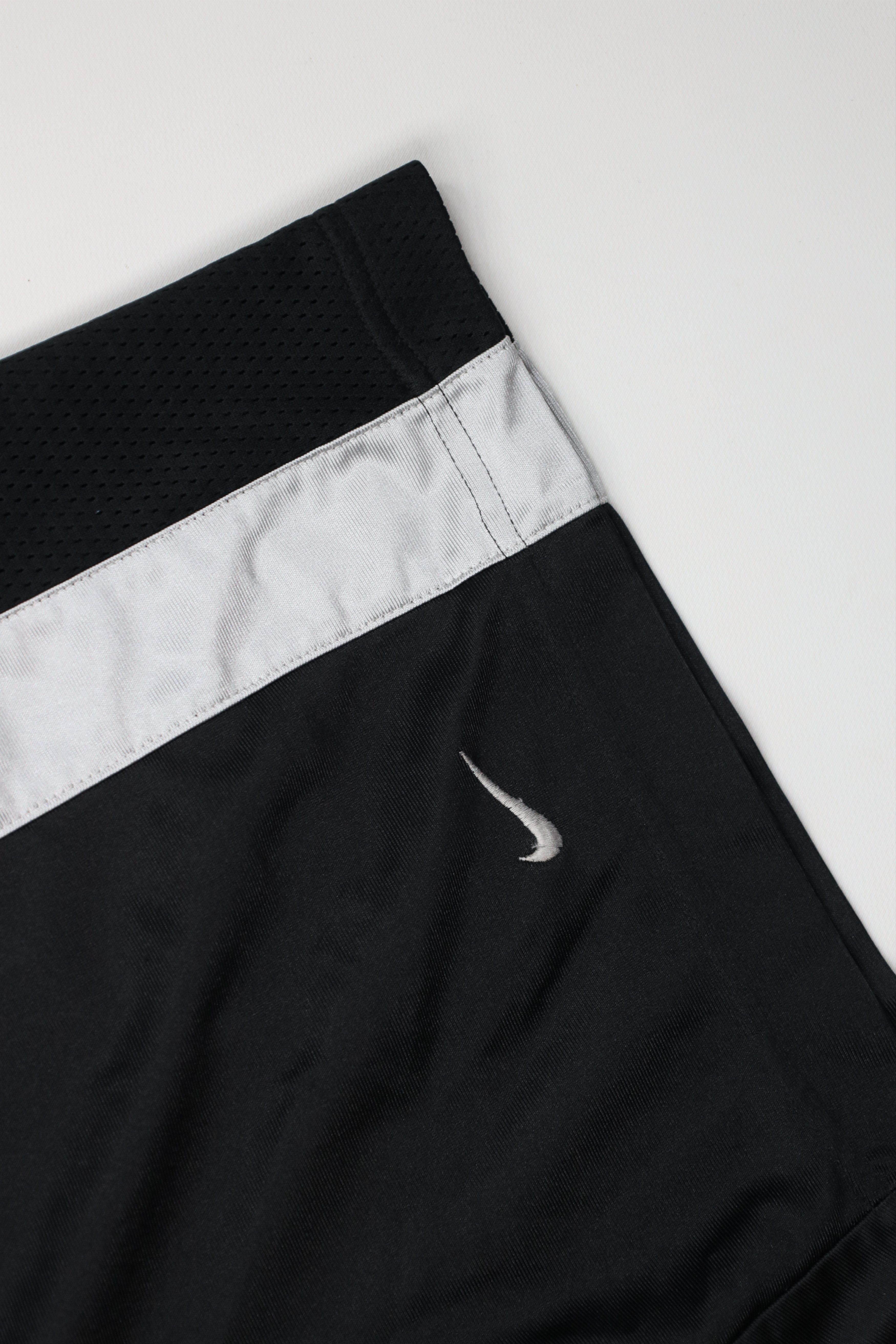 Nike Vintage Y2K Nike Mini Swoosh Dazzle Basketball Shorts Black Size US 32 / EU 48 - 5 Thumbnail