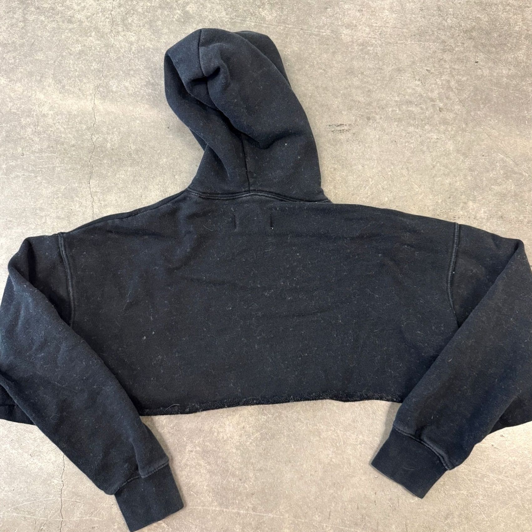 Essentials VINTAGE Y2K Essentials Black Cropped Hoodie Pullover Sweatshirt Women's Small Hoodie Size S / US 4 / IT 40 - 2 Thumbnail