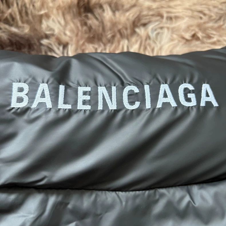 Balenciaga Balenciaga Letter printing with down jacket coat robe show Size US L / EU 52-54 / 3 - 3 Thumbnail