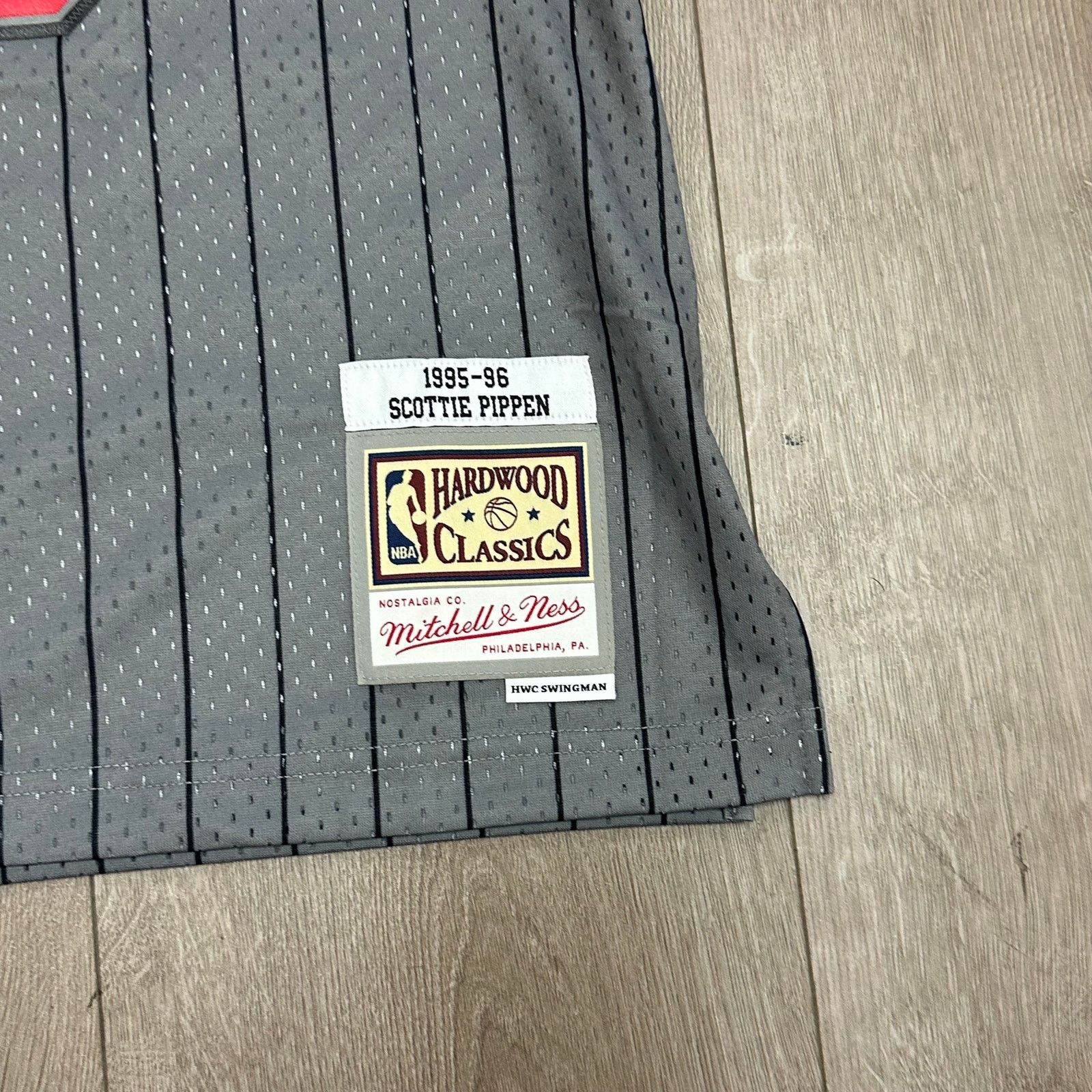 Mitchell & Ness New Mitchell & Ness Chicago Bulls Scottie Pippen 1995 jersey Size US L / EU 52-54 / 3 - 3 Thumbnail