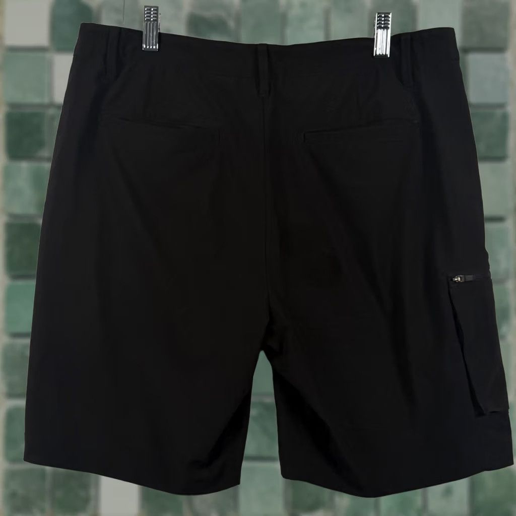 Vintage All in Motion Mens 34 Golf Shorts Black Stretch Cargo Pocket Commuter Hiking 8in Size US 34 / EU 50 - 1 Thumbnail