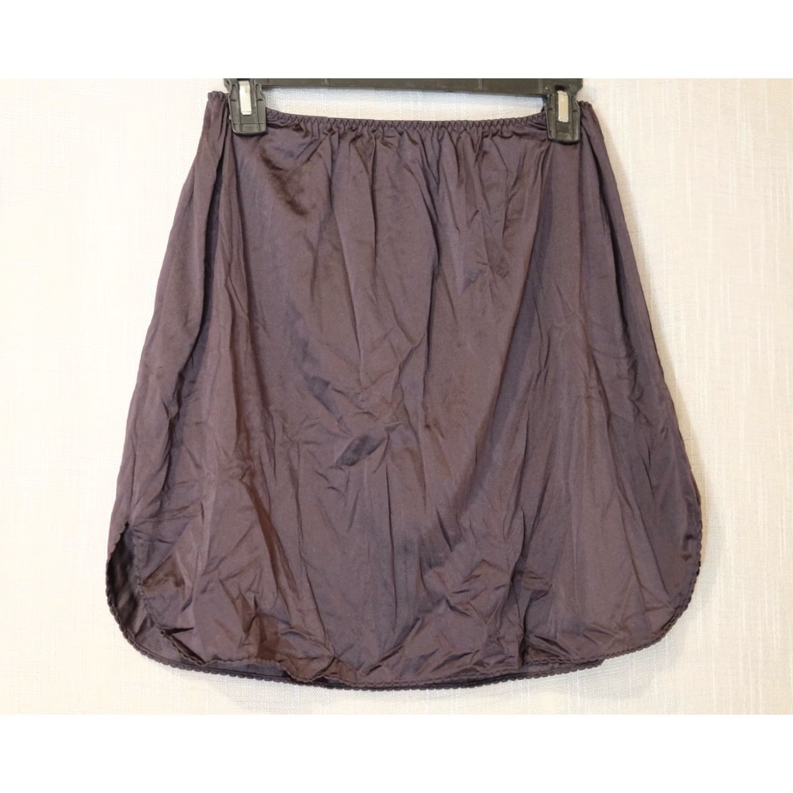 Vintage VINTAGE Vanity Fair Black Slip Skirt Womens XL Short Mini Scalloped Hem Slit Elastic Waist Nylon Side Slits 90s Womens Size 40" / US 18 - 5 Thumbnail