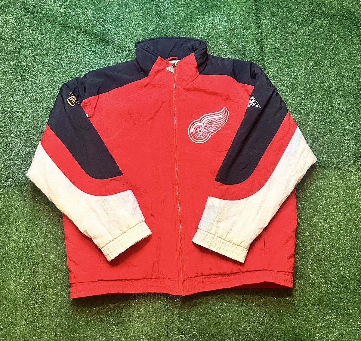 Apex One Vintage 90s Apex One NHL Detroit Red Wings Puffer Jacket Size US XL / EU 56 / 4 - 1 Thumbnail