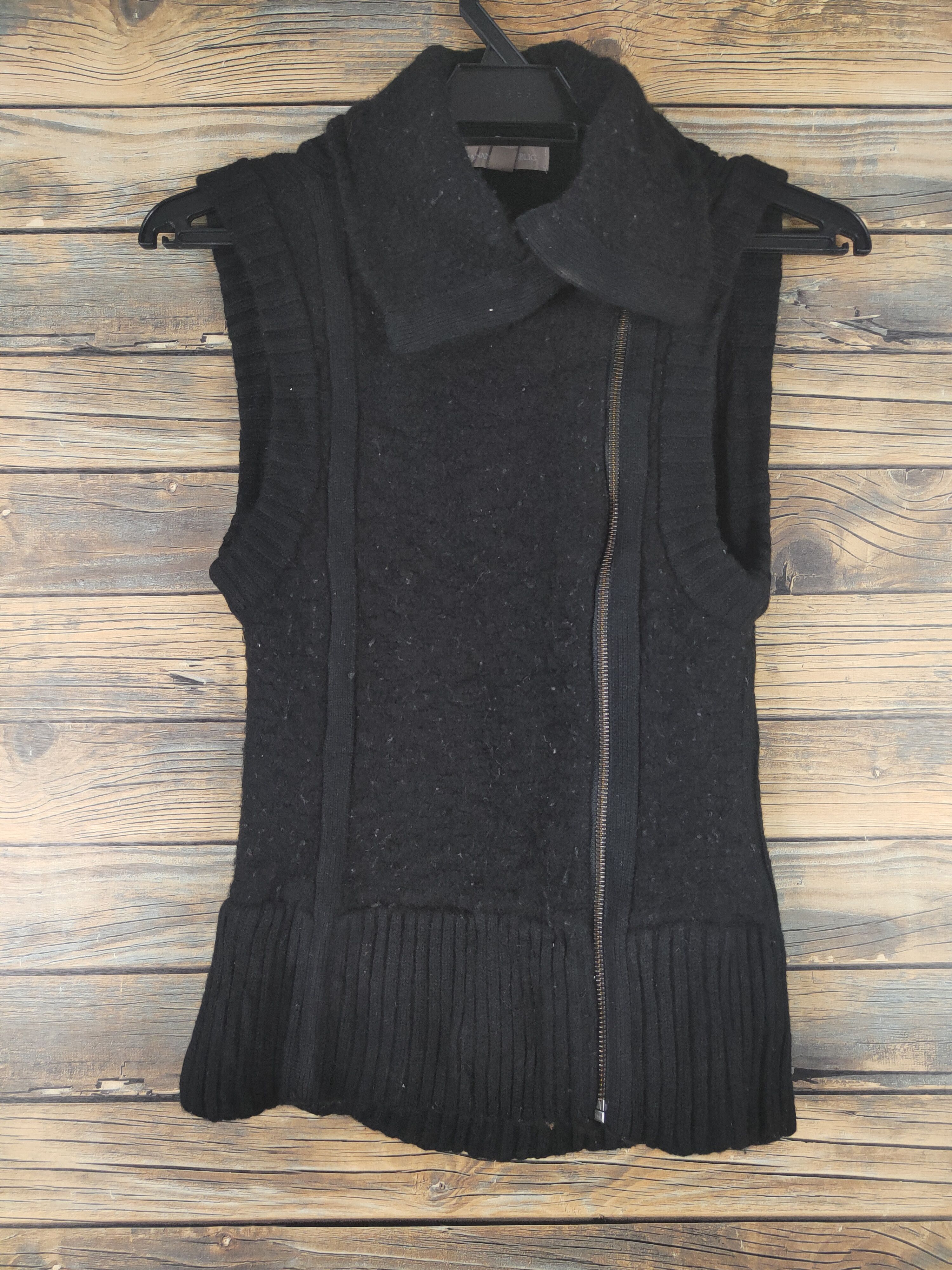 Aran Isles Knitwear × Banana Republic × Vintage Banana Republic Black Knitwear Biker Vests Size XS / US 0-2 / IT 36-38 - 1 Thumbnail