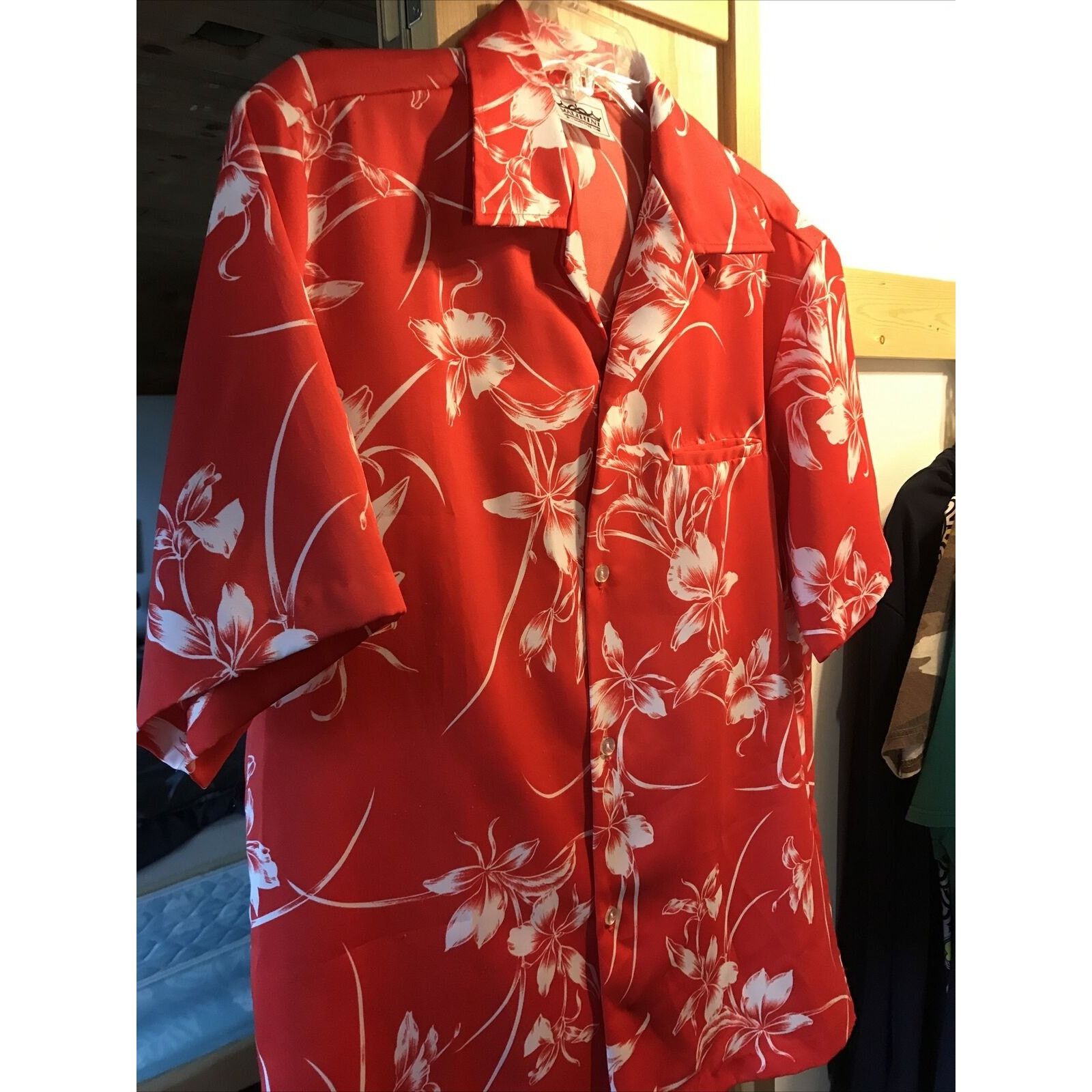 Other Malihini Vintage Men's M Red Floral SS Rayon Hawaiian Shirt Size US M / EU 48-50 / 2 - 4 Thumbnail