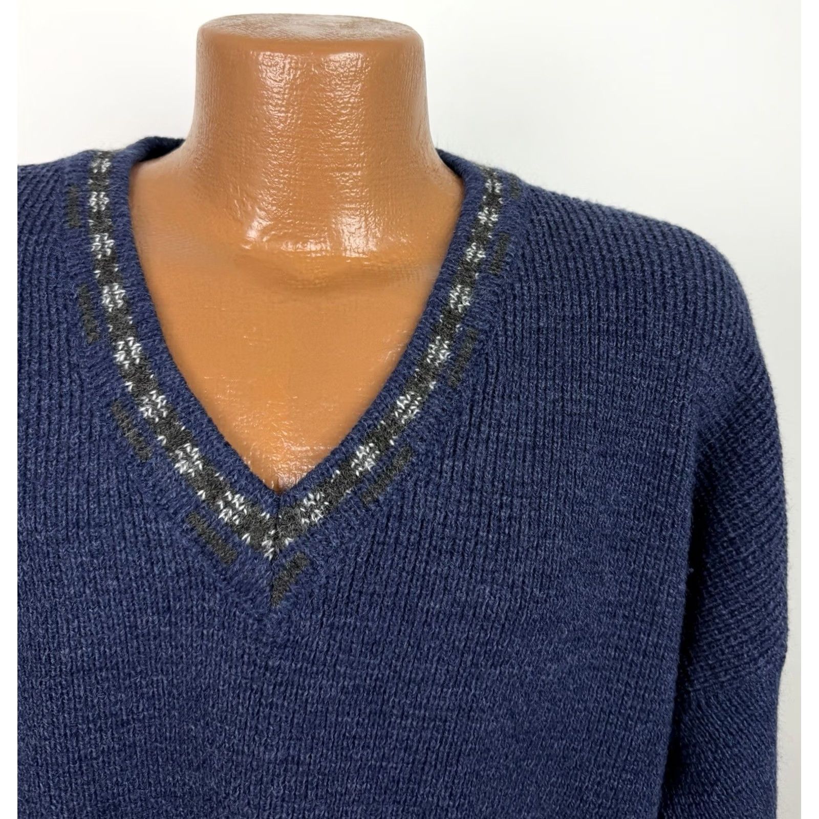 Vintage VINTAGE John Ashford Sweater Mens Large V-Neck Navy Blue Wool Blend Knit Fair Isle 90s Ski Pullover"} Size US L / EU 52-54 / 3 - 3 Thumbnail