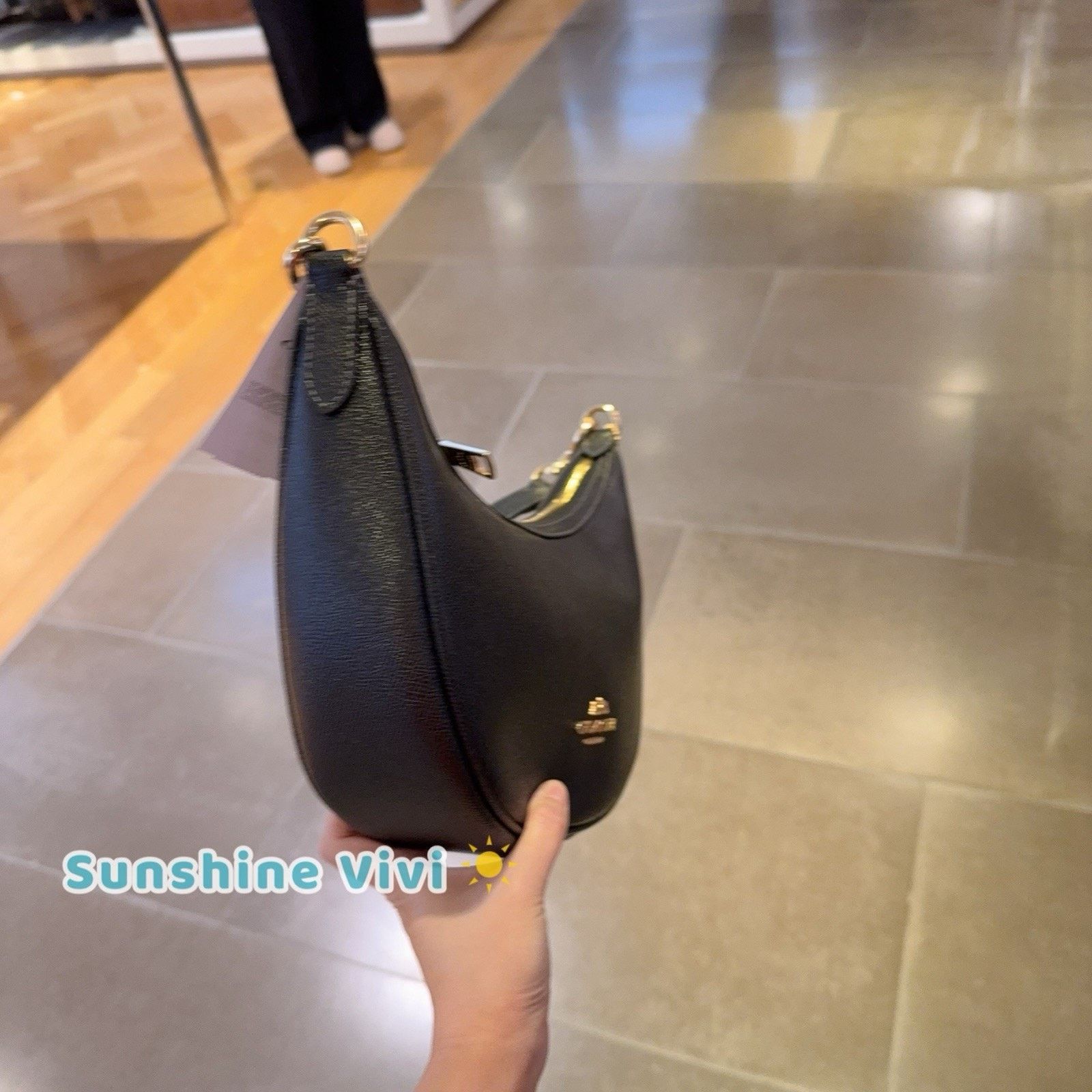 Coach NWT Coach Aria Shoulder Bag CCL28 Gold/Black leather Size ONE SIZE - 3 Thumbnail
