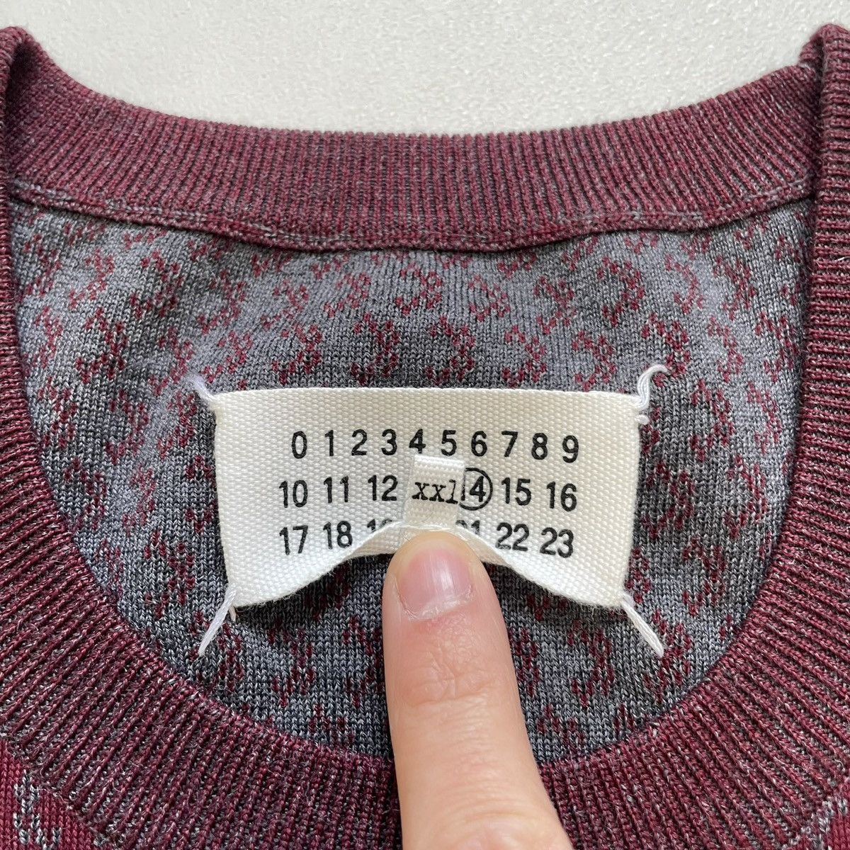 Maison Margiela A/W 13 Burgundy Patterned Wool Sweater Size US L / EU 52-54 / 3 - 4 Thumbnail