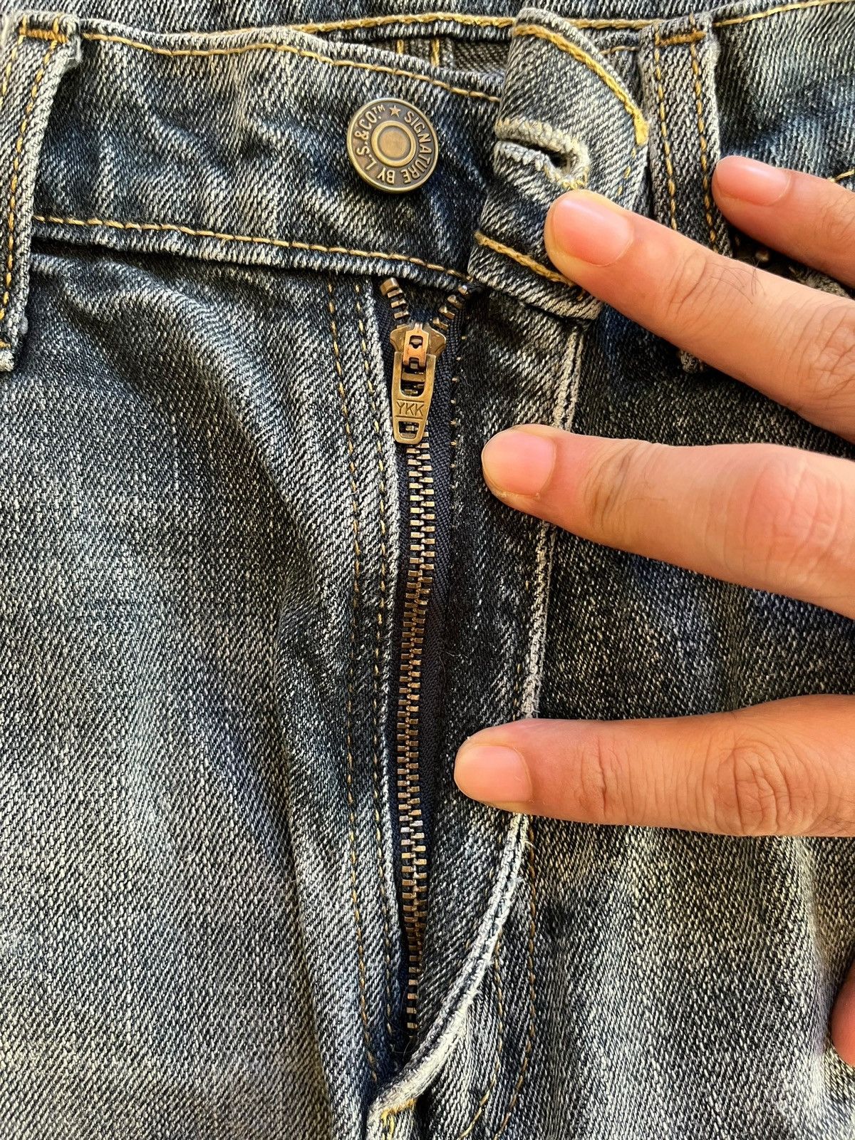 Levi's Vintage Levis Signature Ripped Distressed Loose Jeans 34x31 Size US 34 / EU 50 - 3 Thumbnail