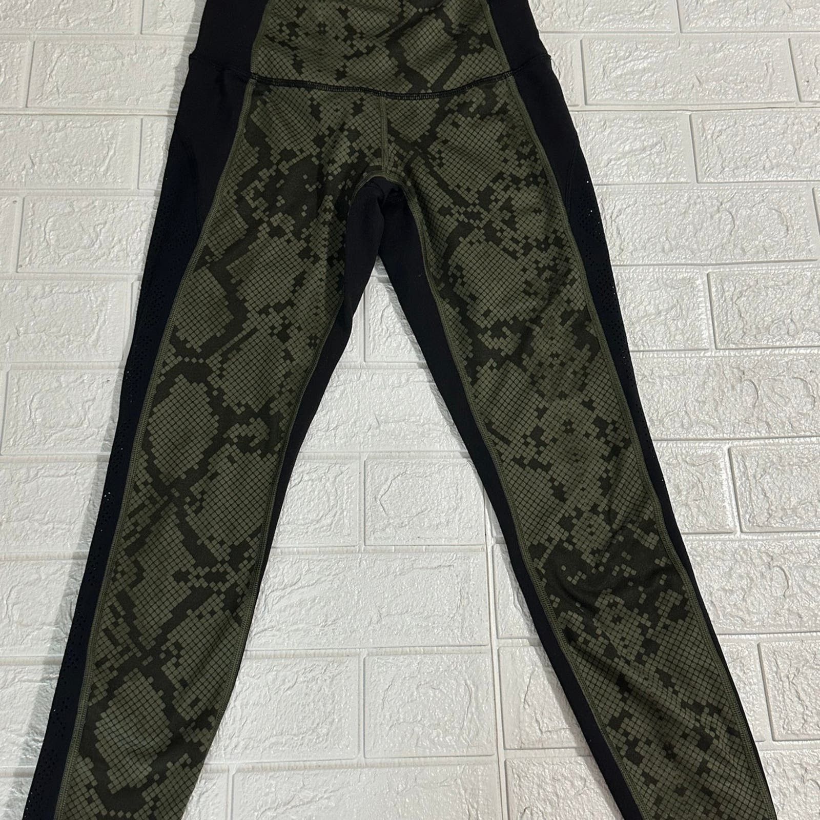 Lululemon Lululemon Leggings size 4 Size 27" / US 4 / IT 40 - 1 Thumbnail