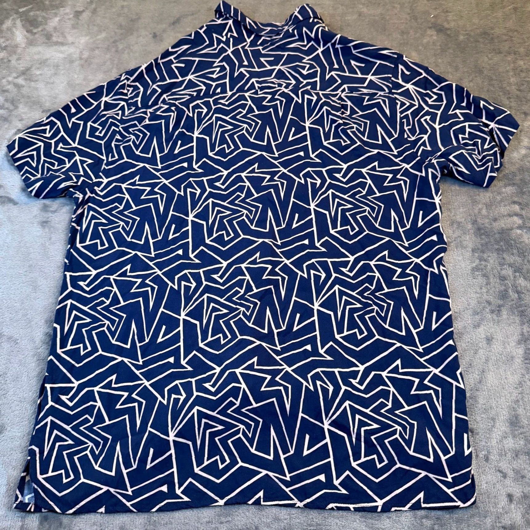 Vintage Original Use Geometric Button-Down Shirt Mens Medium Blue Short Sleeve Rayon Size US M / EU 48-50 / 2 - 3 Thumbnail