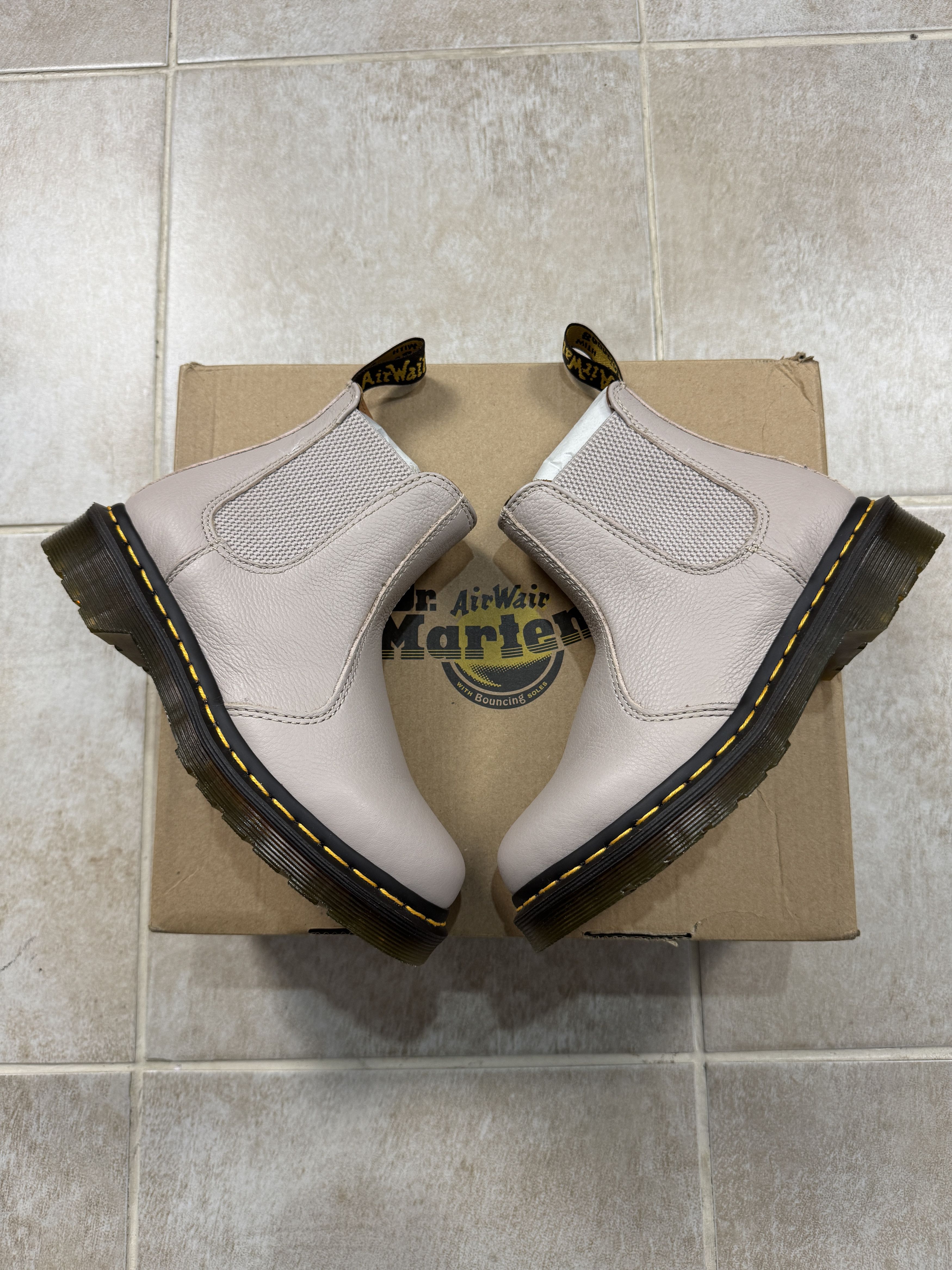 Dr. Martens Dr. Martens Chelsea boots Virginia 5US 36EU Size US 5 / IT 35 - 1 Thumbnail