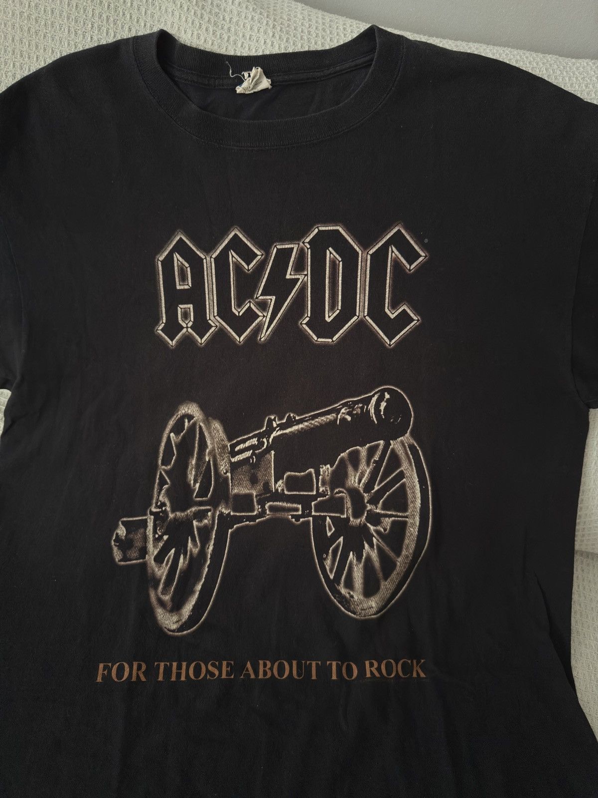 Band Tees Vintage AC/DC For Those About To Rock We Salute You 1999 Size US XL / EU 56 / 4 - 2 Thumbnail