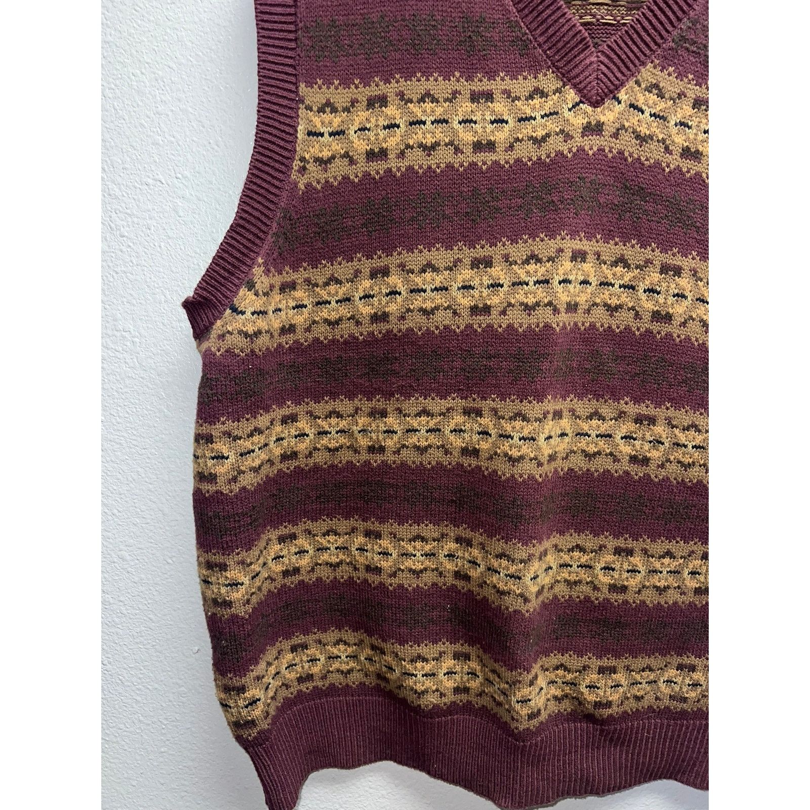 St. Johns Bay St. Johns Bay Sweater Vest Maroon Gold Design V Neck X-Large Size US XL / EU 56 / 4 - 4 Thumbnail