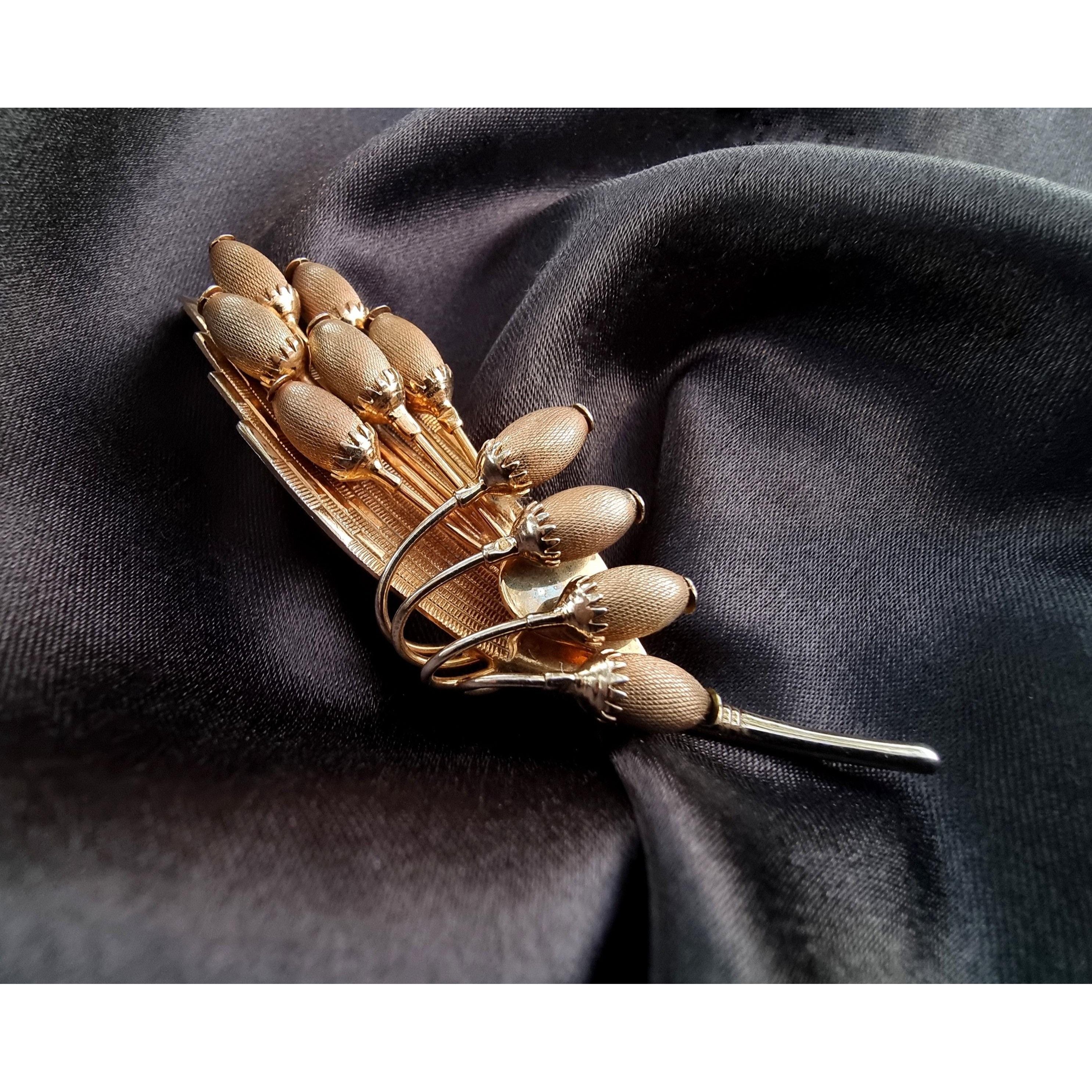 Rare Find Vintage HATTIE CARNEGIE Signed Gold Bronze Tone Li