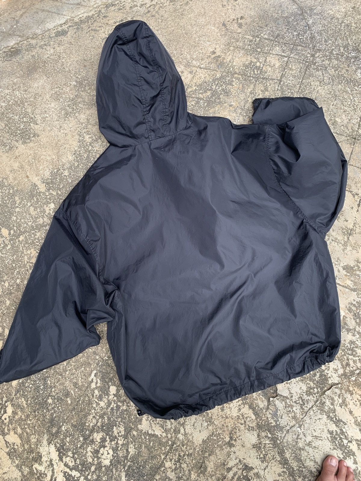 Nike × Vintage 2000s Nike Small Swoosh Black Nylon Pullover Hoodie Size US XXL / EU 58 / 5 - 2 Thumbnail