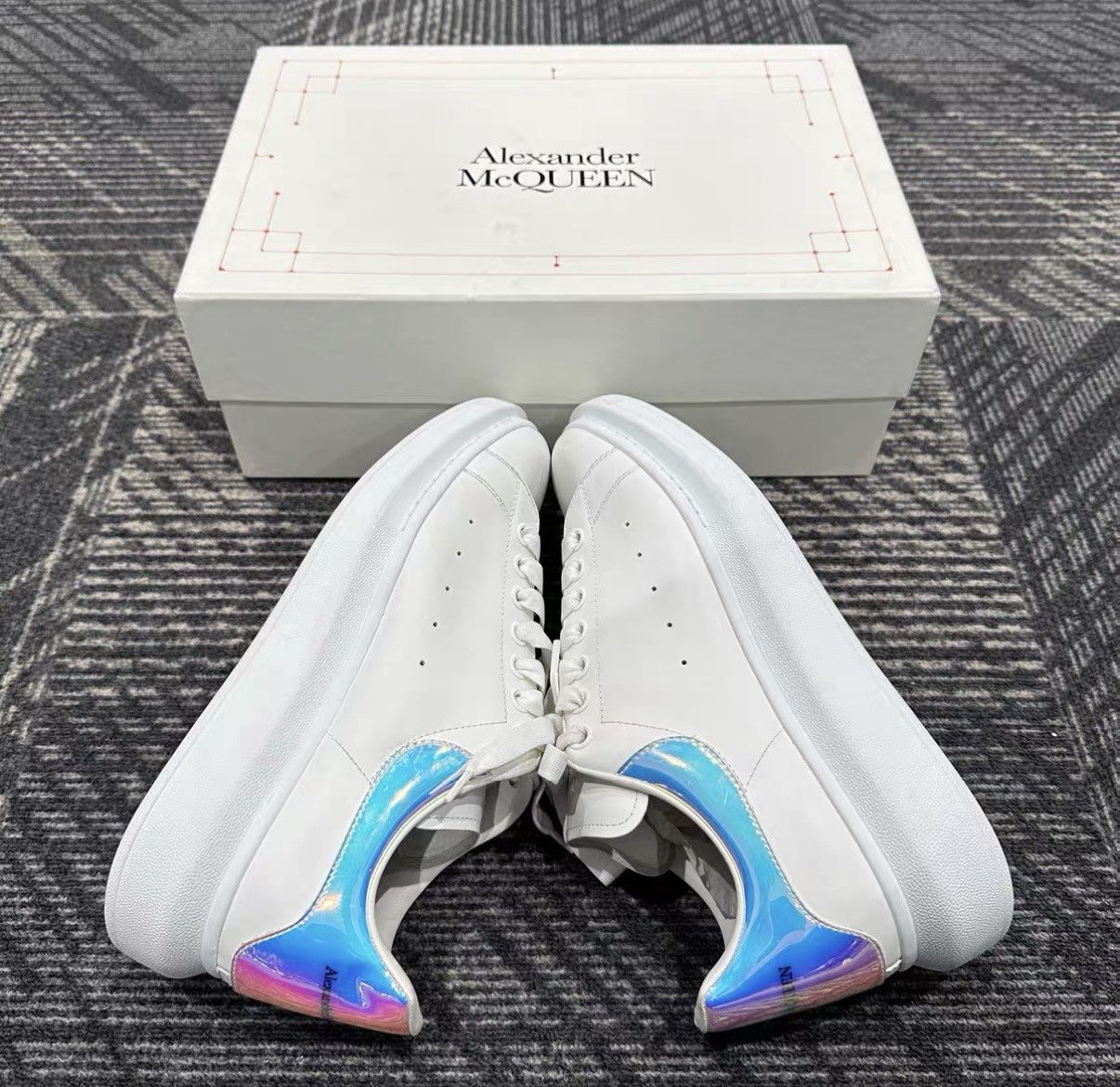 Alexander McQueen Alexander McQueen Oversized Sneaker J42 Size US 9.5 / EU 42-43 - 4 Thumbnail