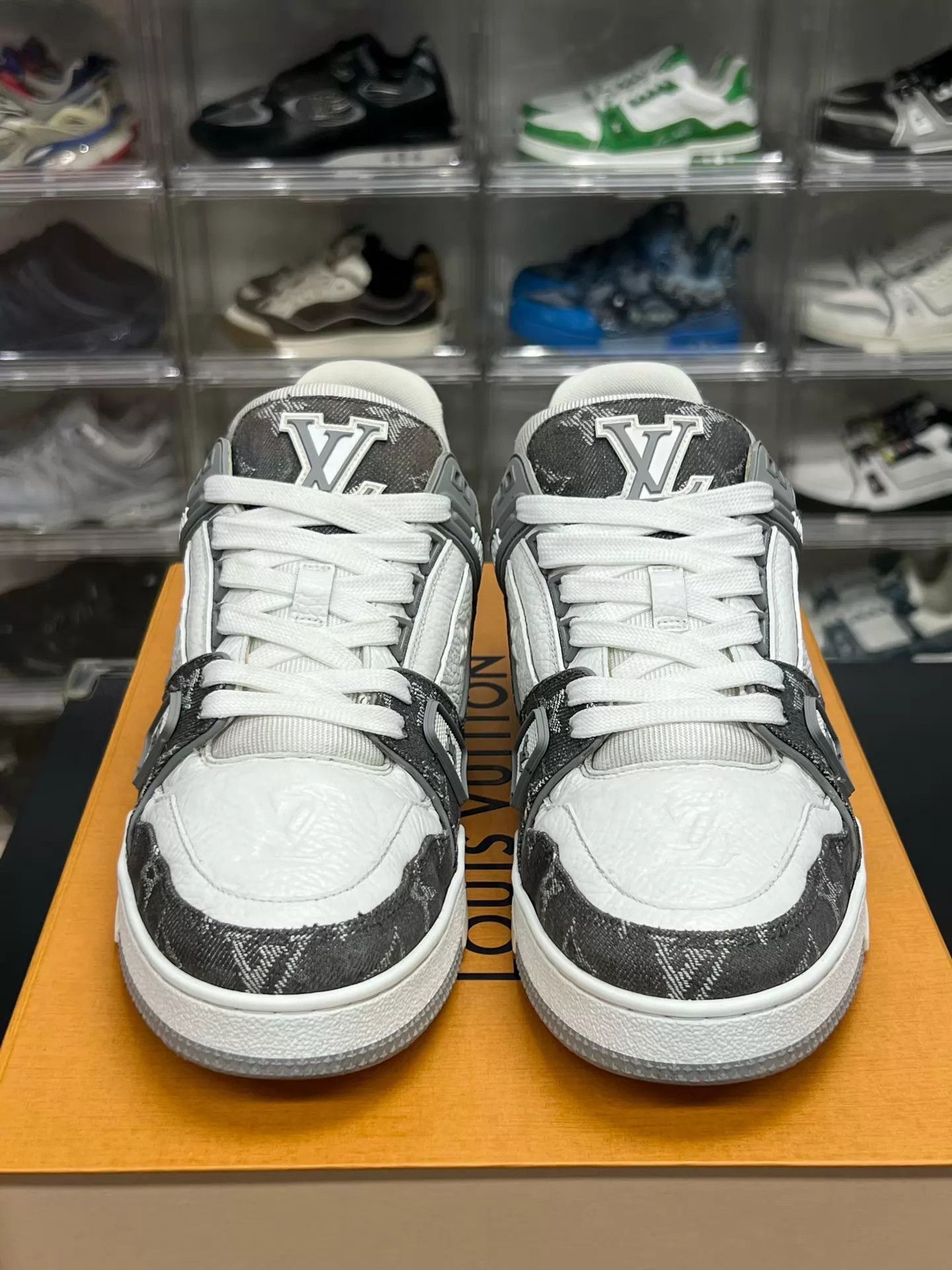 Louis Vuitton LV Trainer Grey White Denim UK6 OG Box Min Wear Size US 7 / EU 40 - 2 Thumbnail