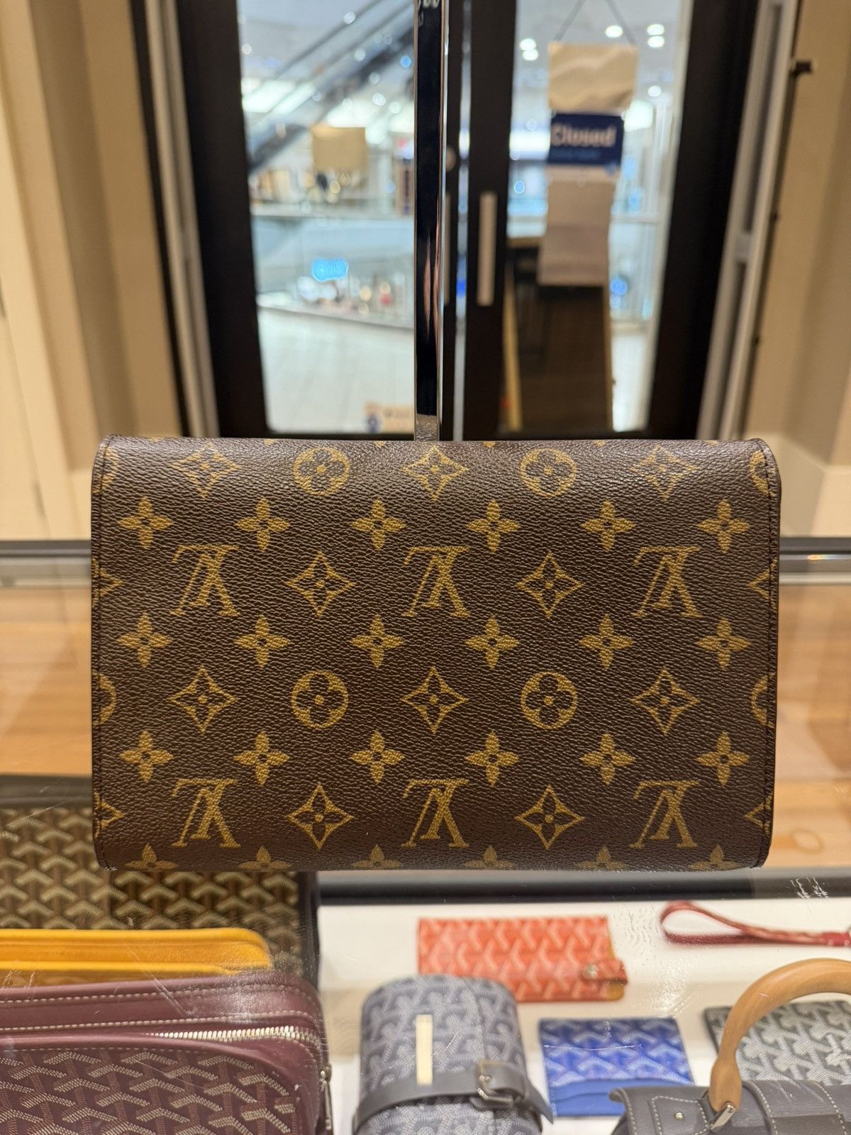 Louis Vuitton Louis Vuitton Monogram Bordeaux Shoulder Bag Size ONE SIZE - 2 Thumbnail