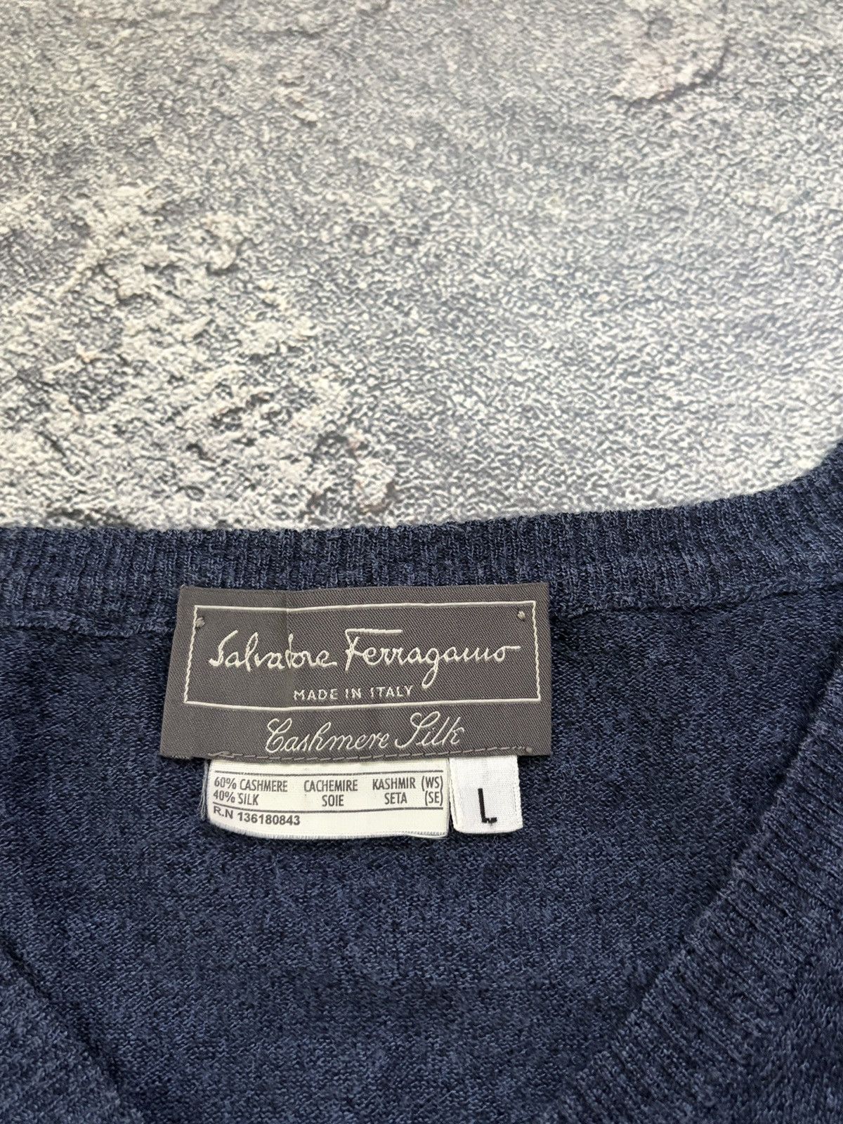 Salvatore Ferragamo Salvatore Ferragamo Cashmere Silk V-Neck Blue L Italy Size US L / EU 52-54 / 3 - 5 Thumbnail