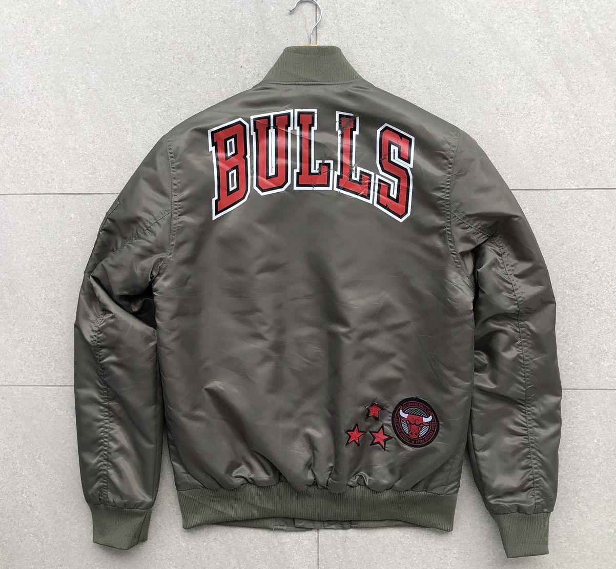NBA CHICAGO BULLS NBA Men Bomber Jacket Olive Green Logo Patches Size US S / EU 44-46 / 1 - 11 Thumbnail
