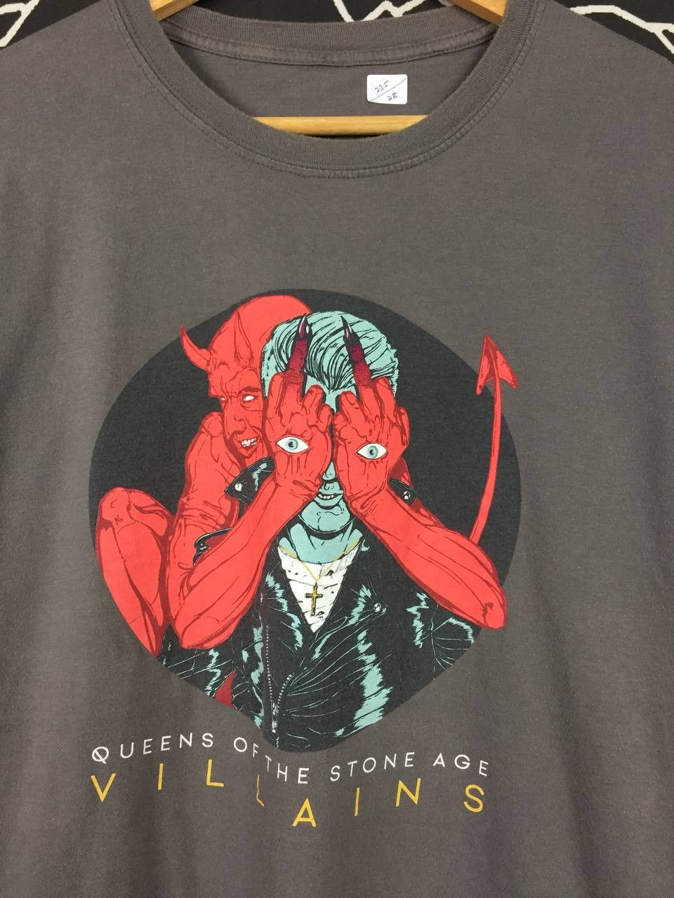 Band Tees Queens Of The Stone Age Villains Tour 2018 Tee Size US XL / EU 56 / 4 - 3 Thumbnail