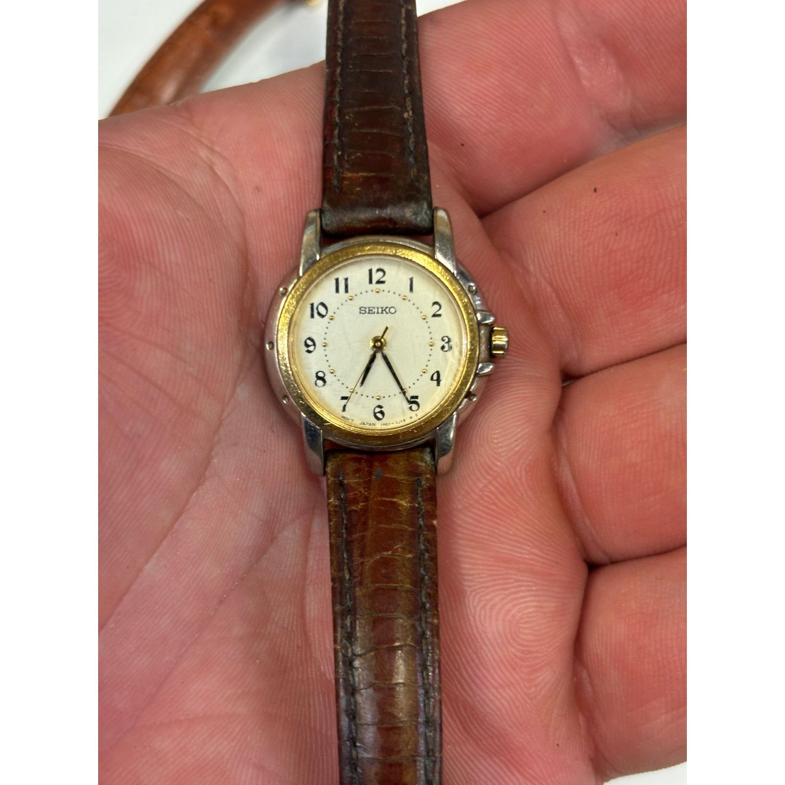 Seiko 2 Seiko Women’s Watches! New Batteries. Size ONE SIZE - 9 Thumbnail
