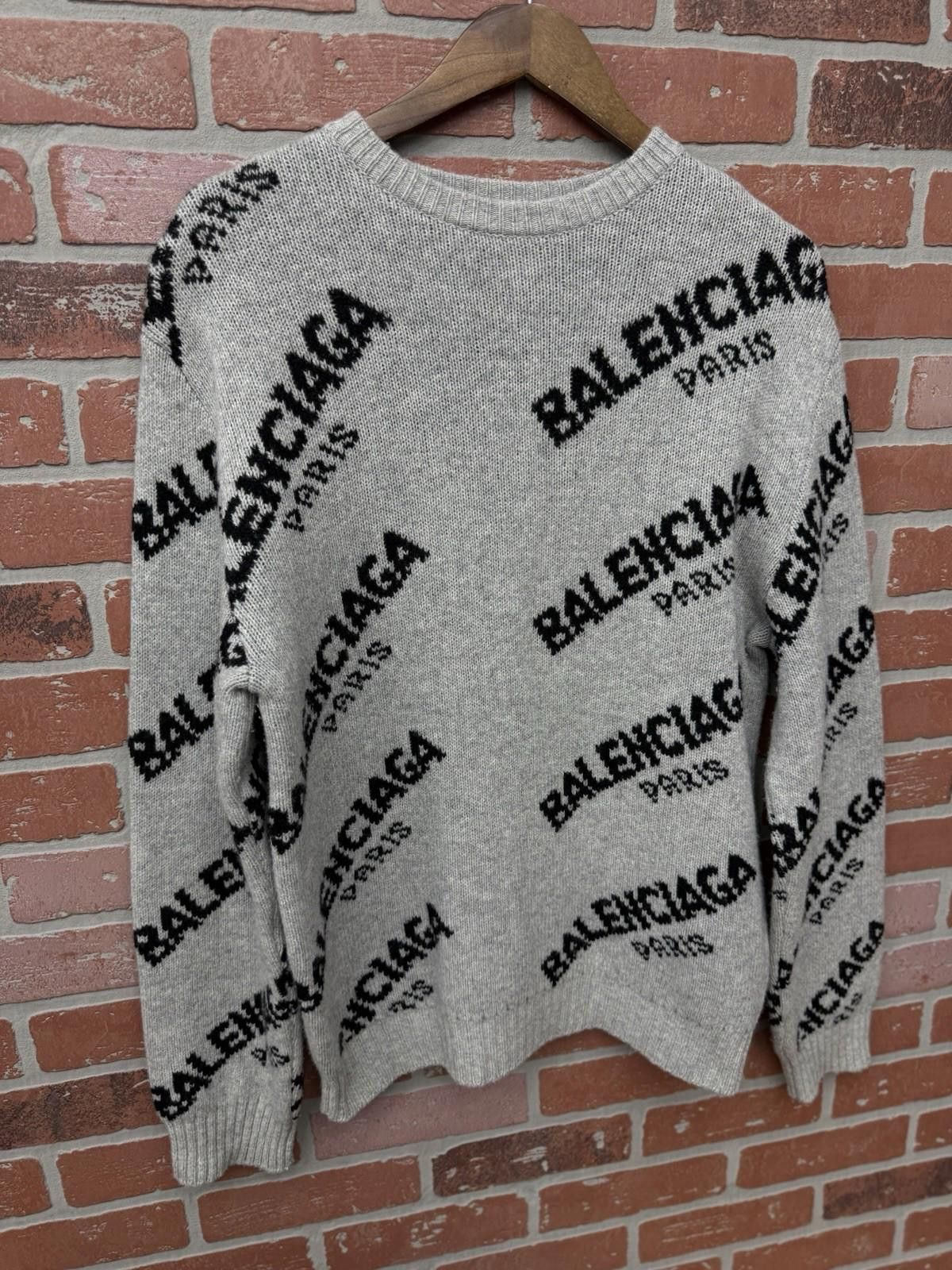 Balenciaga Size Medium- Balenciaga Knit Crewneck Grey Paris Logo $1500 Size US M / EU 48-50 / 2 - 3 Thumbnail