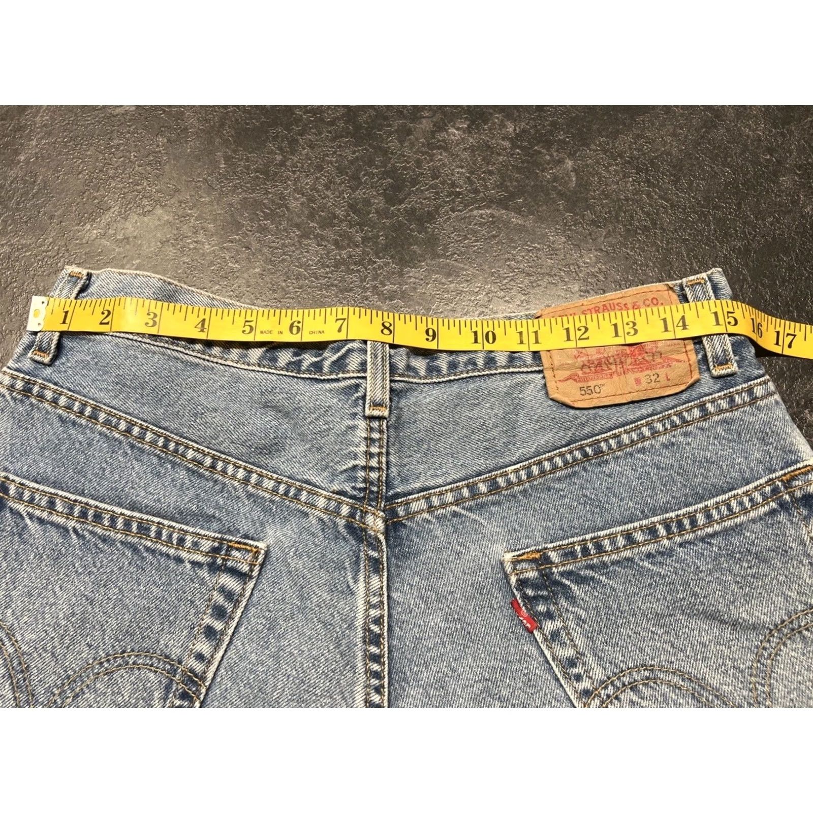 Levi's VINTAGE Levi’s 550 Denim Shorts Mens 32 Relaxed Fit 100% Cotton Blue 5-Pocket Design 90s Logo Belt Loops Jeans Shorts Size US 32 / EU 48 - 6 Thumbnail