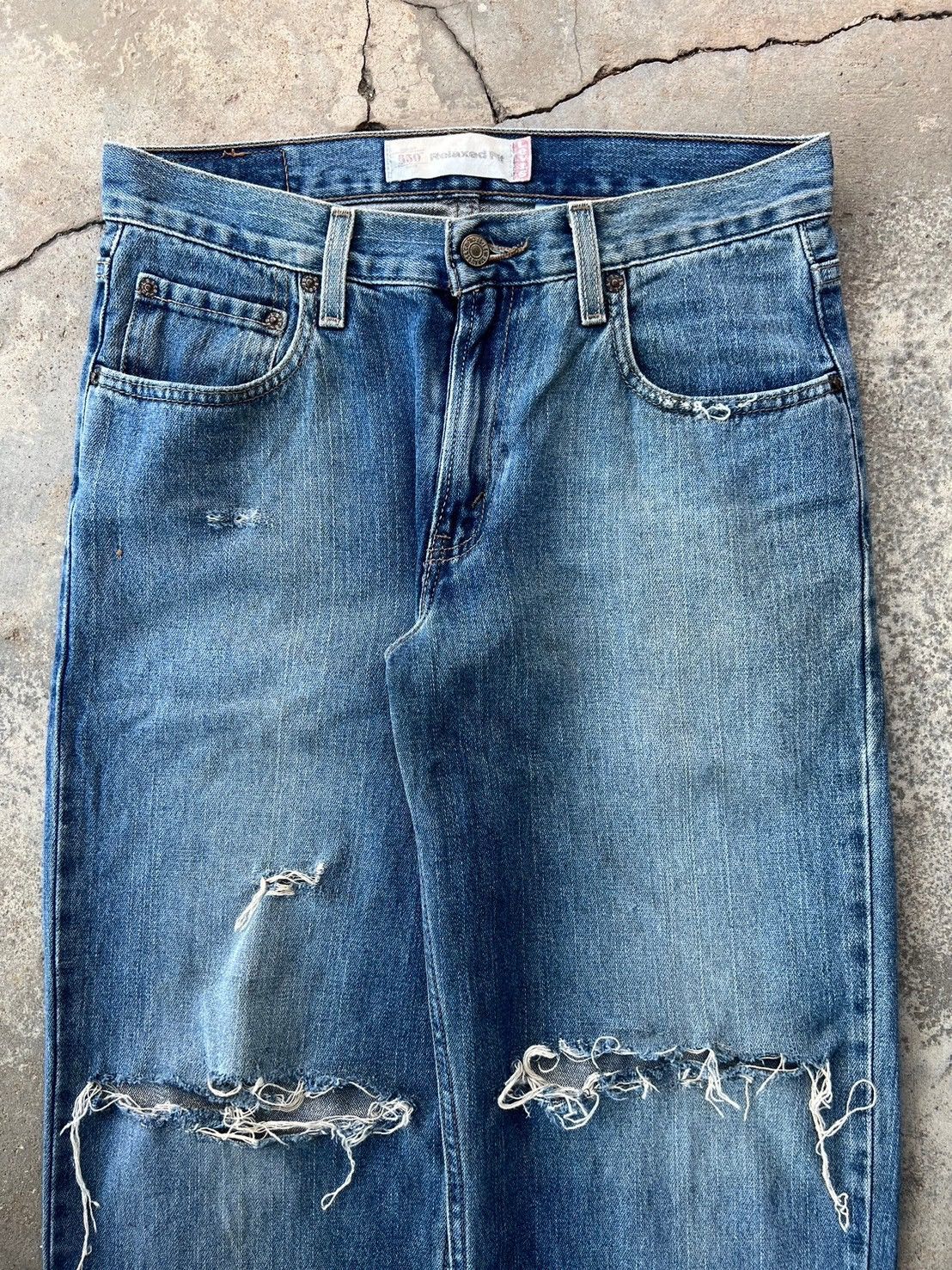 Levi's VINTAGE 2000s LEVI'S 550 DISTRESSED JEANS Size US 31 - 4 Thumbnail
