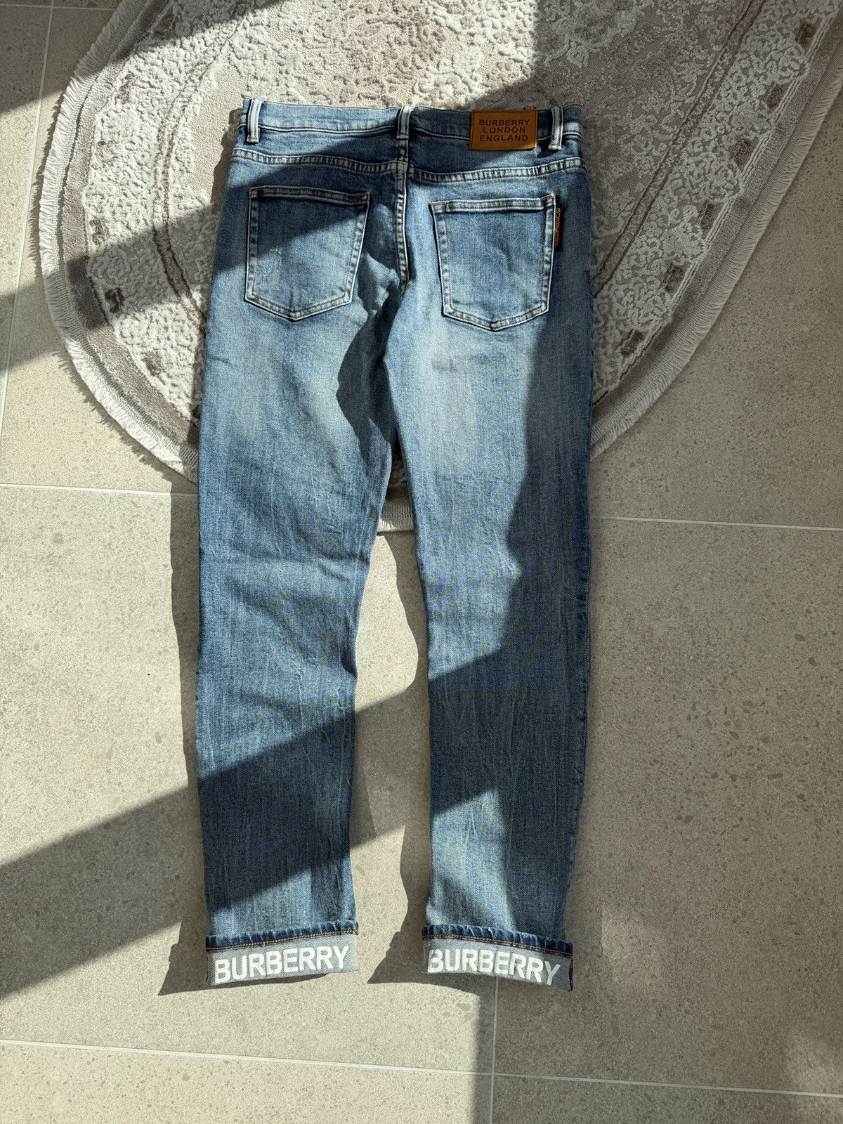 Burberry Burberry rare leg opening logo Jeans Size US 31 - 1 Thumbnail