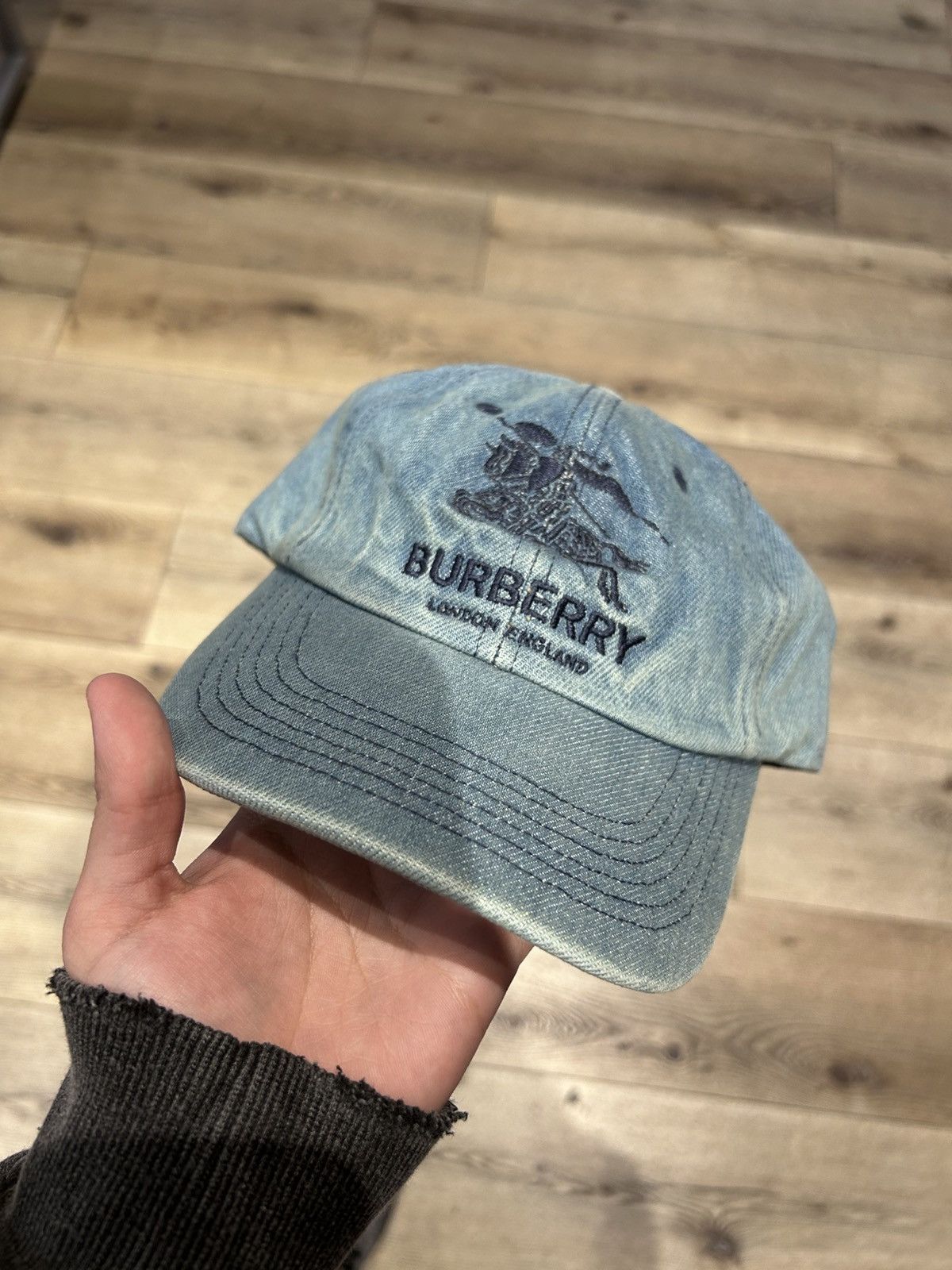 美品 Supreme Burberry Denim 6-Panel キャップ Supreme Burberry Denim 6-Panel Washed Blue - SS22 - US