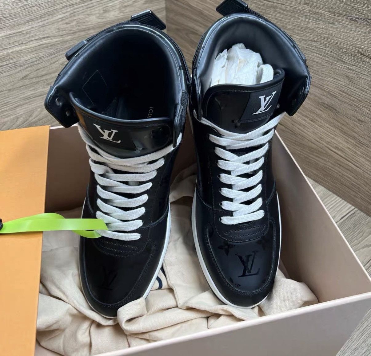 Louis Vuitton Louis Vuitton Rivoli Black Monogram High-Top Sneakers J41 Size US 8 / EU 41 - 2 Thumbnail