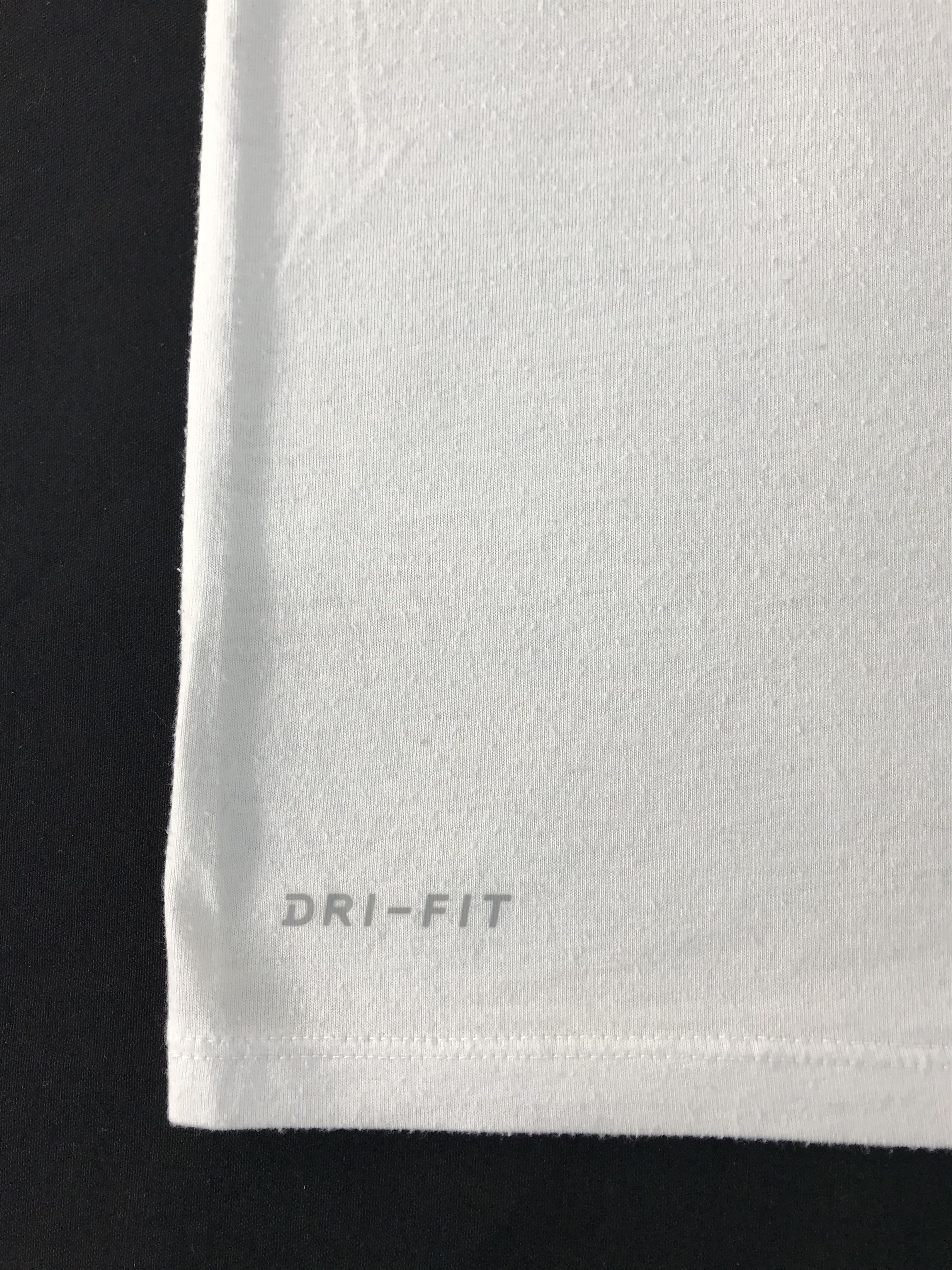 Nike Nike Swoosh Big Logo Printed White Tee T-shirt Size US M / EU 48-50 / 2 - 4 Thumbnail