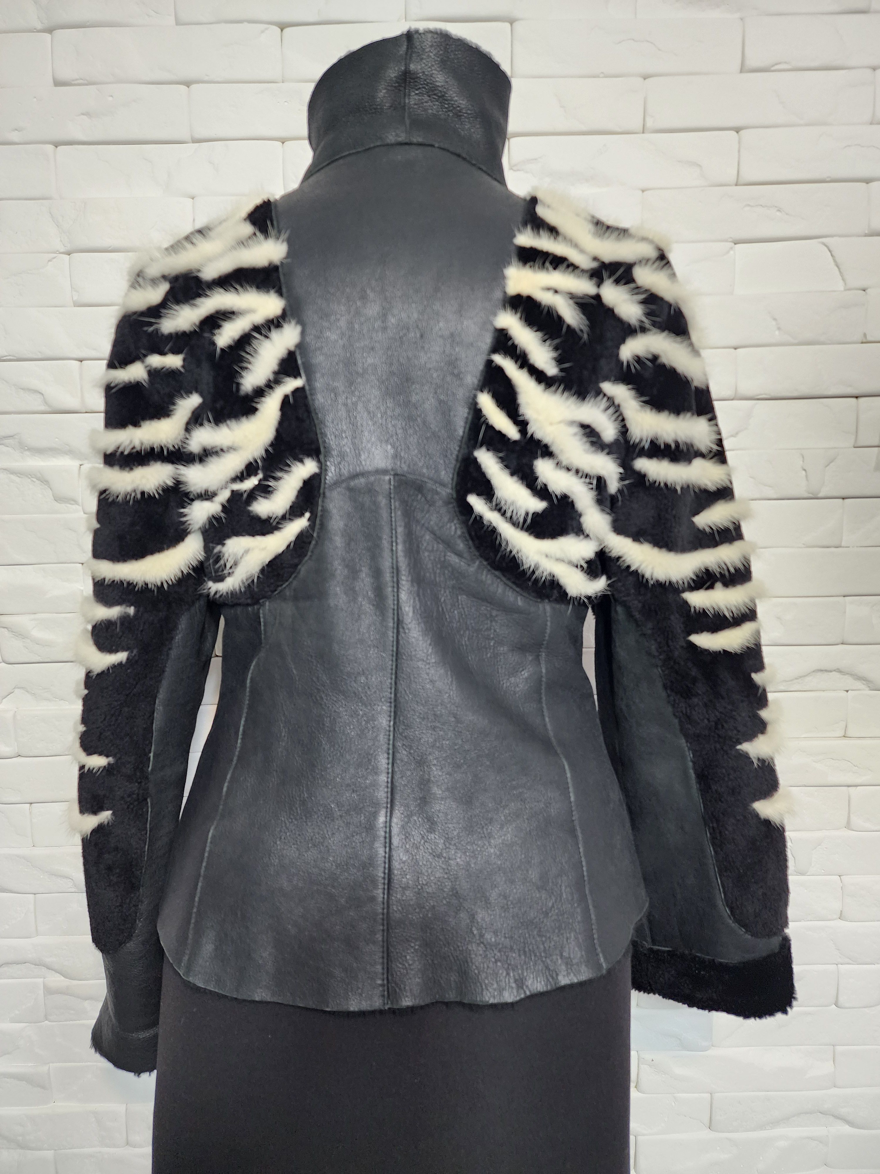Furla Black Sheepskin Coat: Women's Genuine Fur.Mink fur. Size M / US 6-8 / IT 42-44 - 4 Thumbnail
