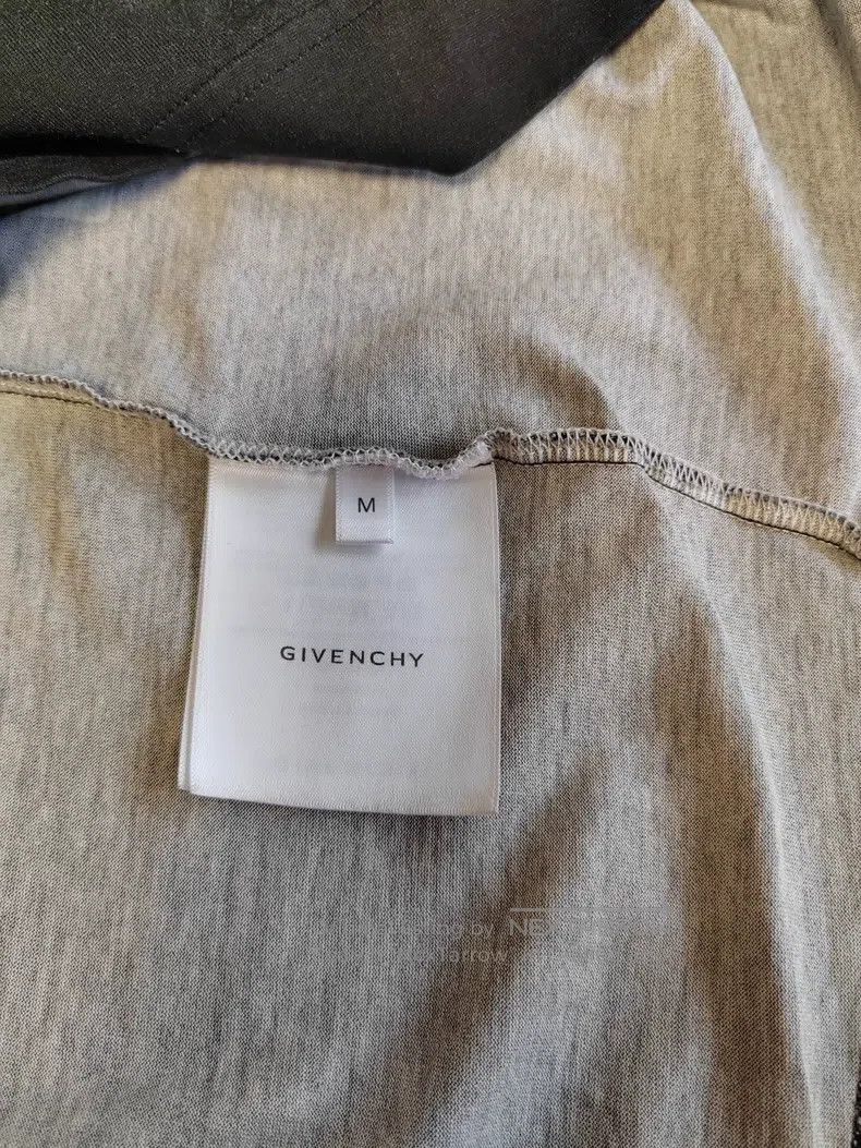 Givenchy Givenchy Solid Color Lock Pattern Short Sleeve T-Shirt (Me Size US M / EU 48-50 / 2 - 3 Thumbnail