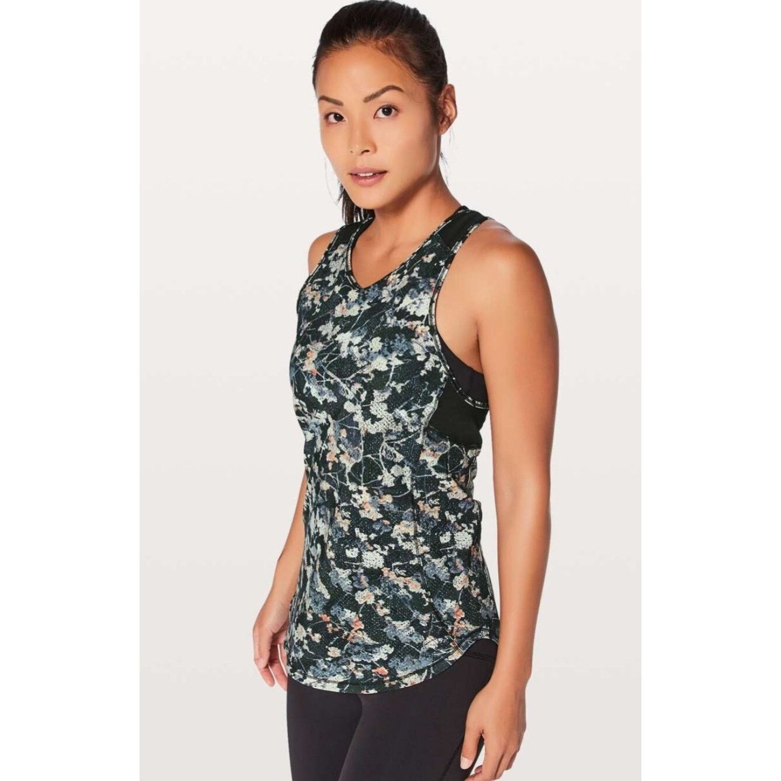 Lululemon Lululemon Sculpt Tank IISpring Bloom Black top 2 A000456 Size XS / US 0-2 / IT 36-38 - 1 Thumbnail