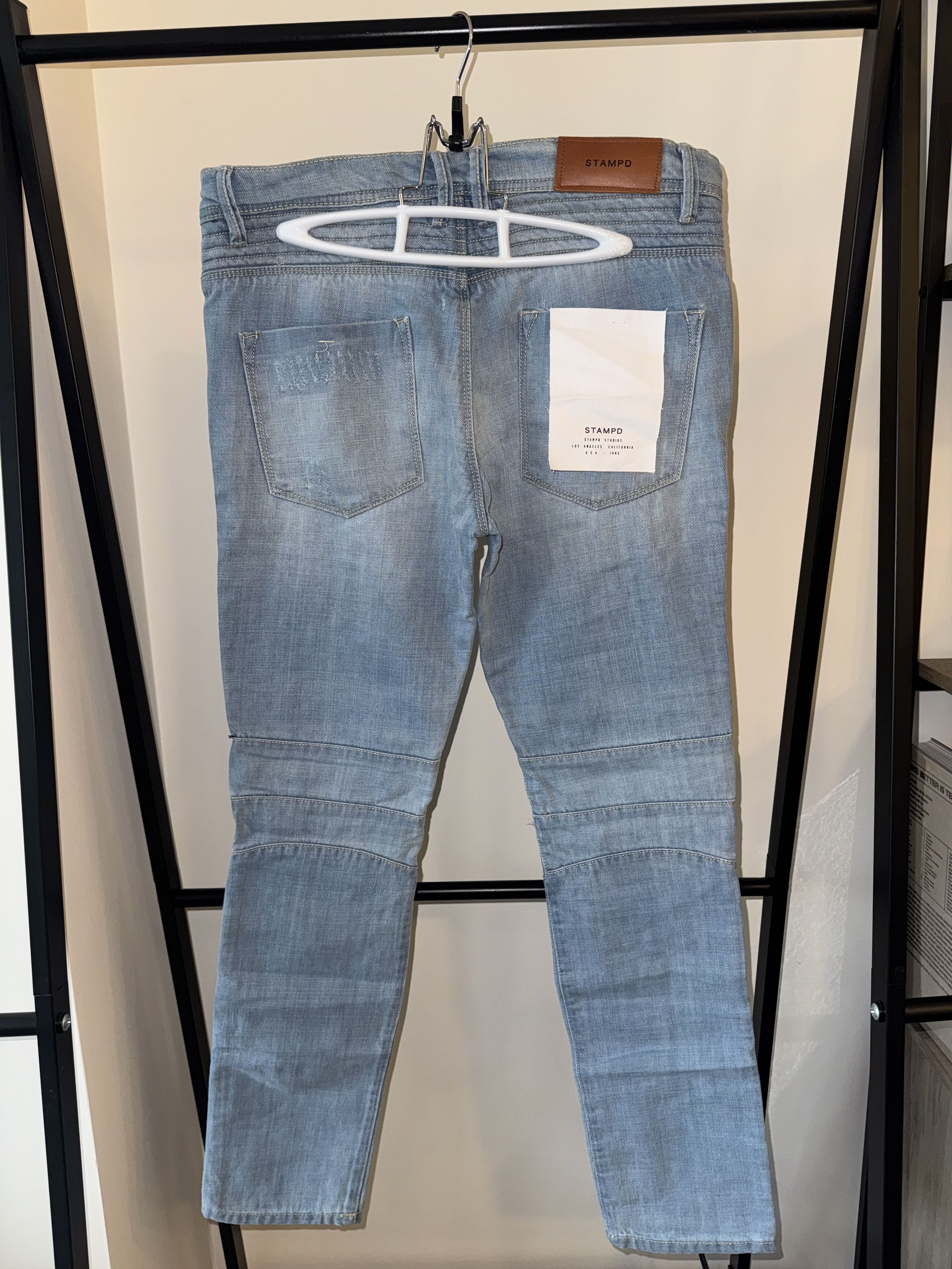 Stampd Stampd LA Blue Moto Denim Vintage light wash destroyed Size US 31 - 5 Thumbnail