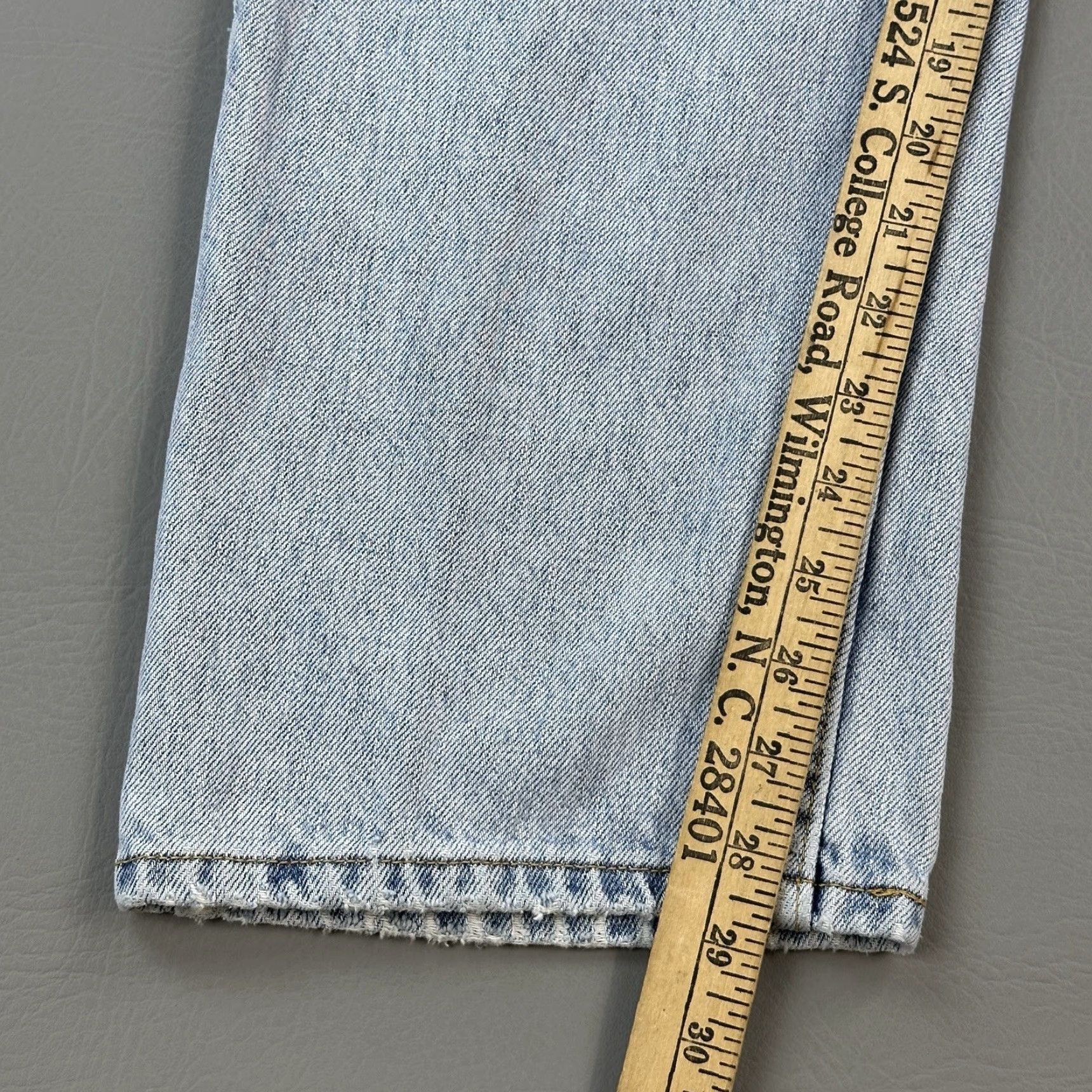 Levi's VINTAGE Levi's 505 Jeans Mens 36x29 Blue Light Wash Denim Regular Fit Skate 90s USA Jeans Mens Size US 36 / EU 52 - 3 Thumbnail