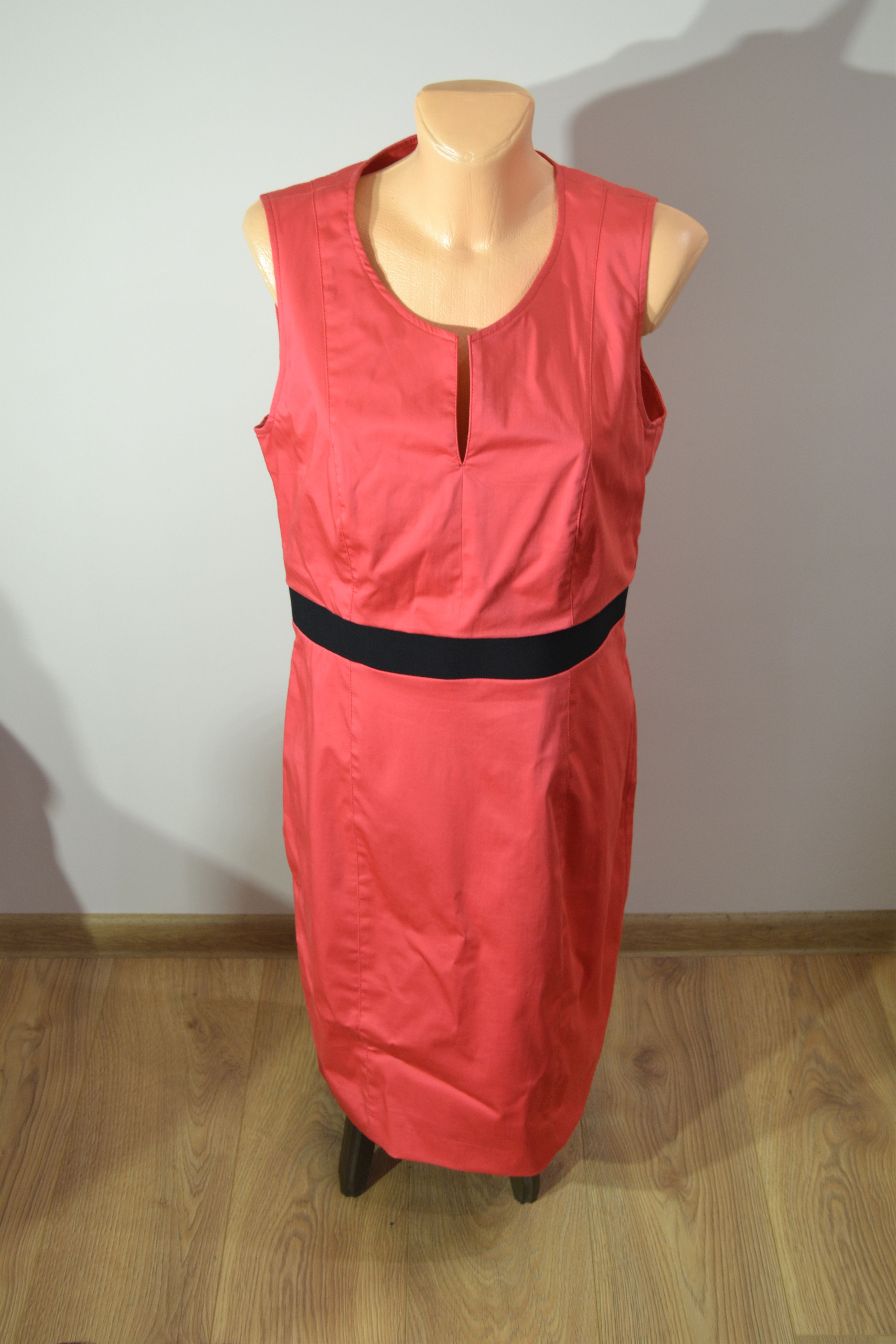 MAX&Co. Dress Max&Co Red Sleek Pencil | Fitted Waist Modern M Size M / US 6-8 / IT 42-44 - 2 Thumbnail